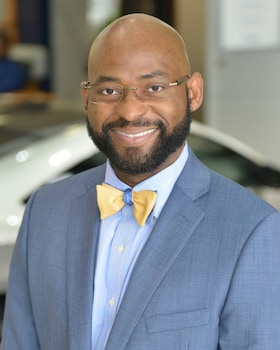 Staff member Charles Wilson from ID_41eda7570610