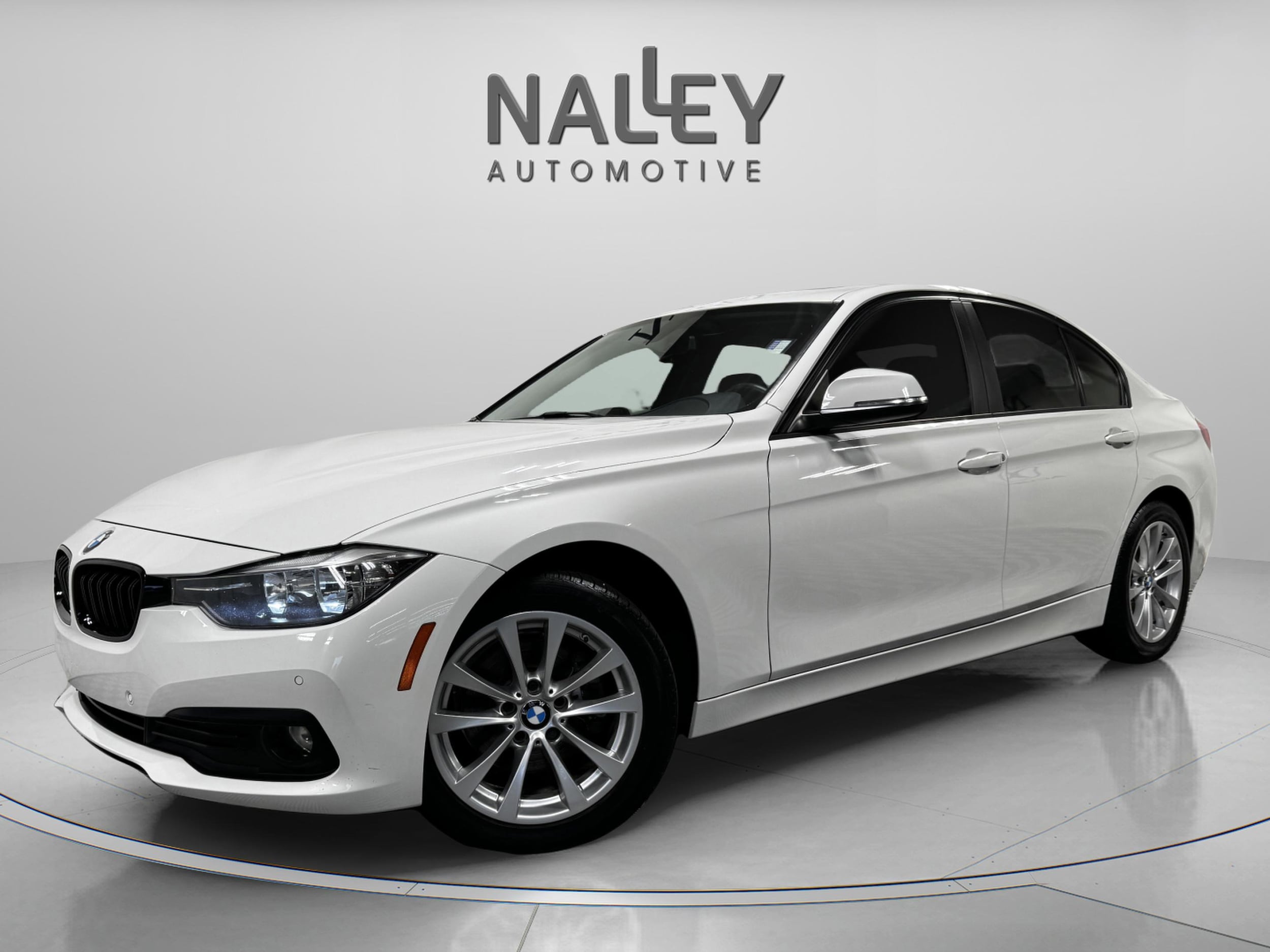 2017 BMW 3 Series 320i's photo