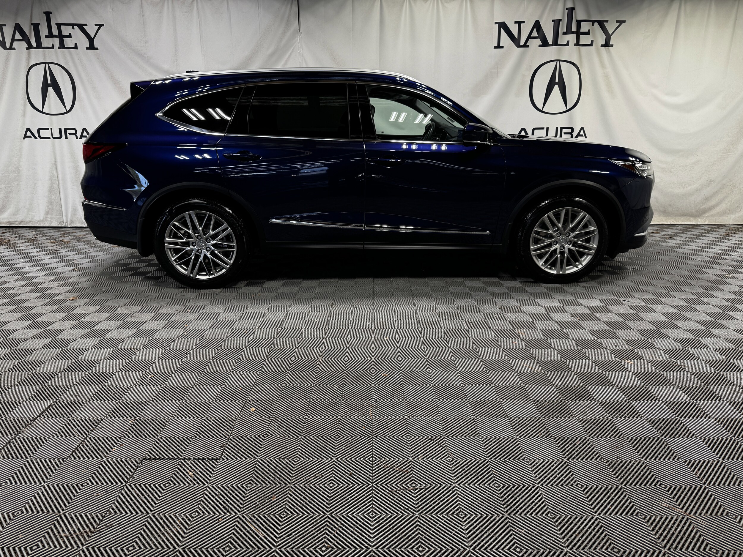 2024 Acura MDX SH-AWD Advance photo 2