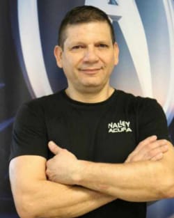 Staff member Victor Martinez from ID_b4fe75544260