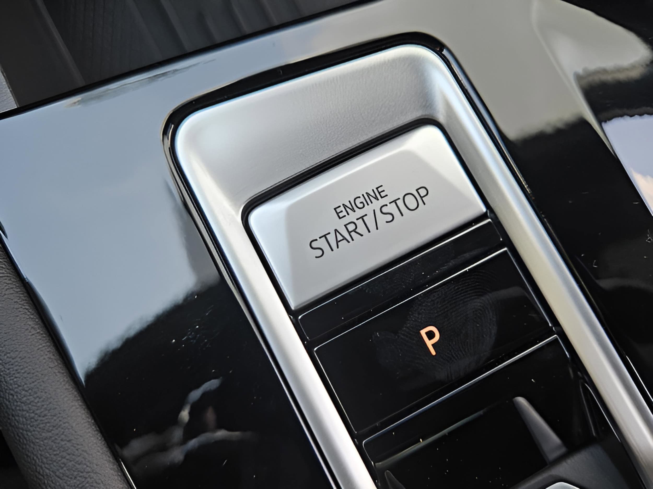 2025 Volkswagen Atlas Cross Sport SEL Premium R-LINE - Photo 25