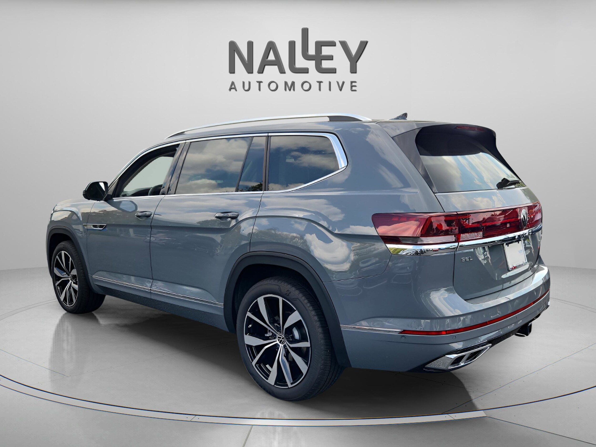 2025 Volkswagen Atlas SEL Premium R-Line photo 3