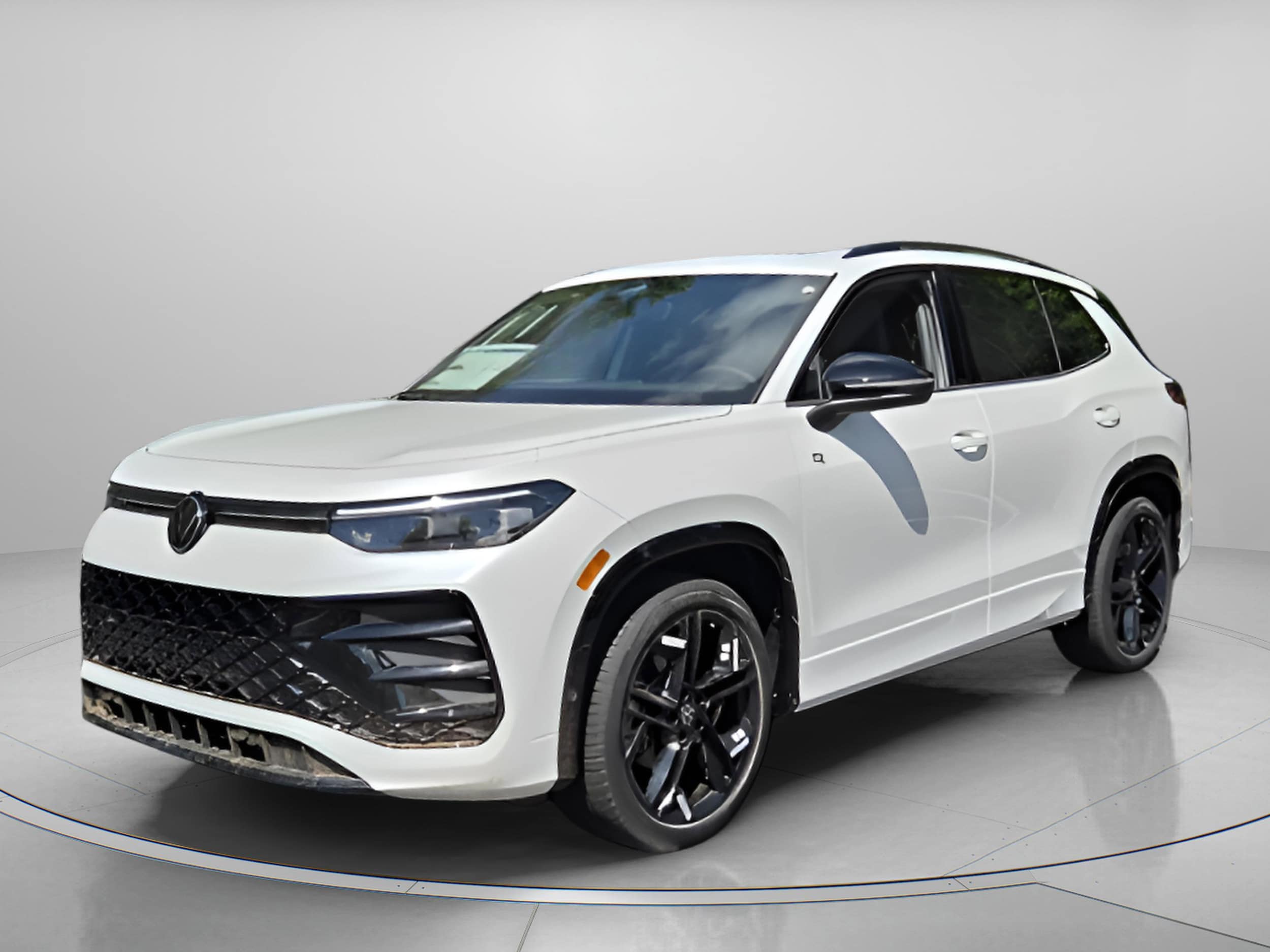 2026 Volkswagen Tiguan 2.0T SE R-Line Black's photo