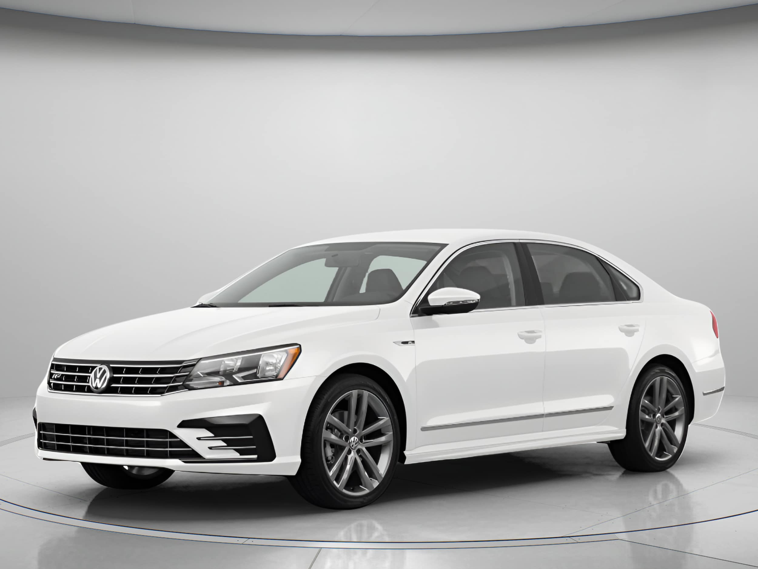 2018 Volkswagen Passat 2.0T R-Line Auto's photo