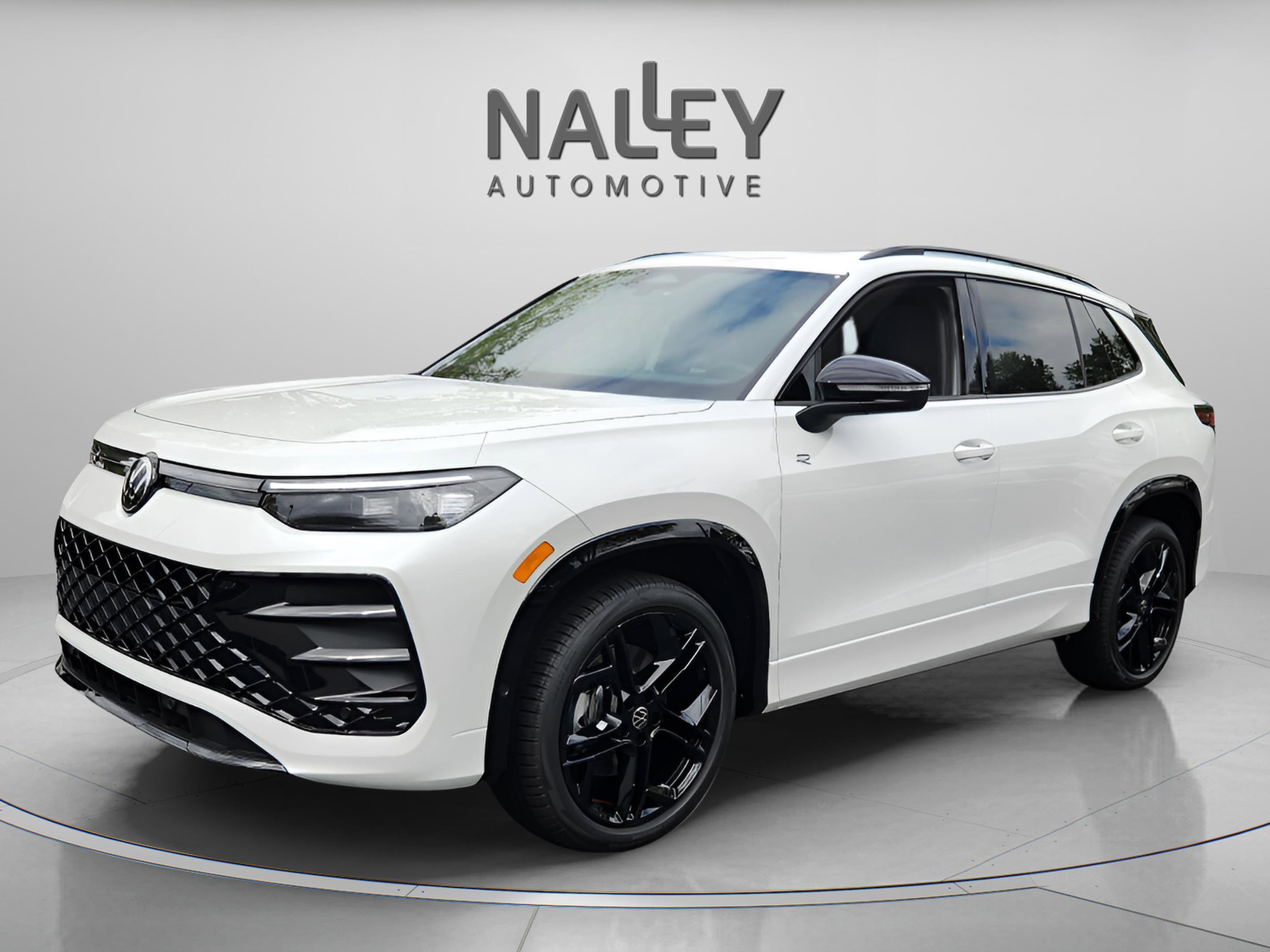 2025 Volkswagen Tiguan SE R-LINE BLACK's photo