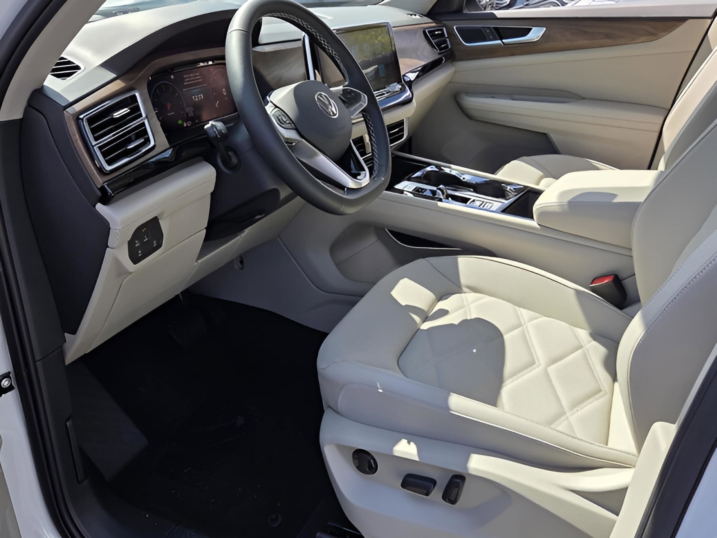 2026 Volkswagen Atlas SE w/Tech - Photo 14