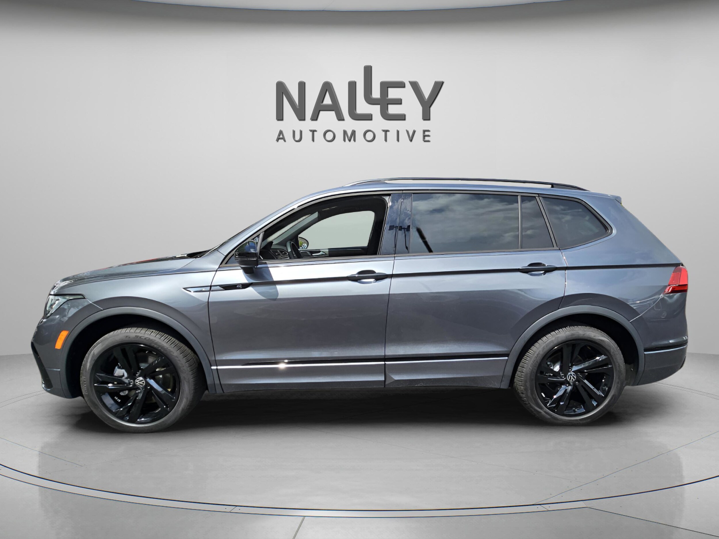 2024 Volkswagen Tiguan SE R-Line Black photo 2