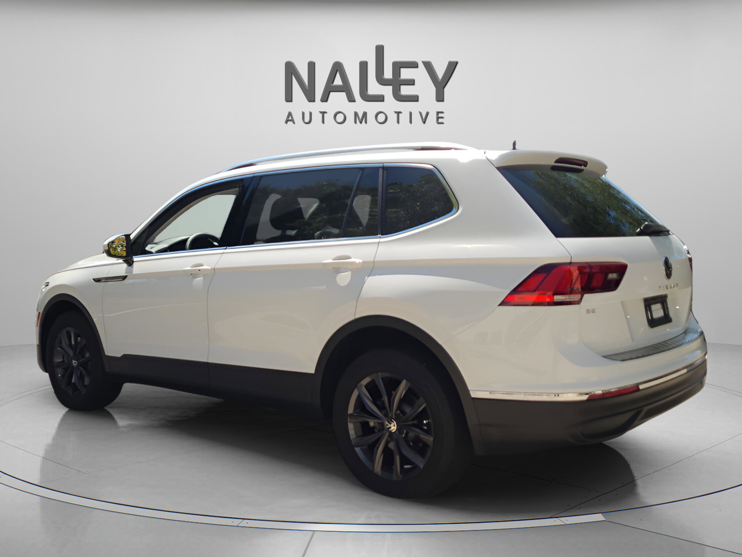 2022 Volkswagen Tiguan SE photo 3