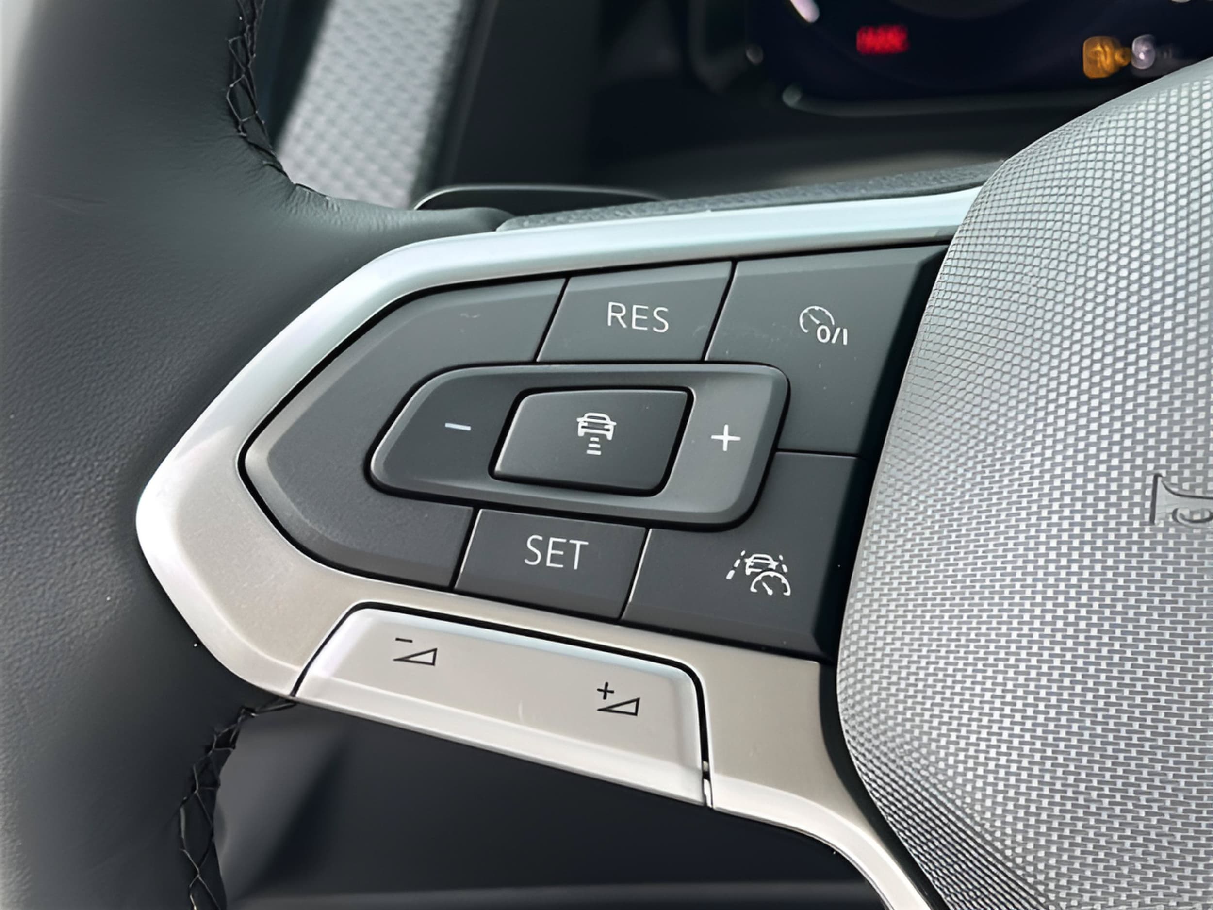 2026 Volkswagen Atlas Cross Sport SEL Premium R-LINE - Photo 18