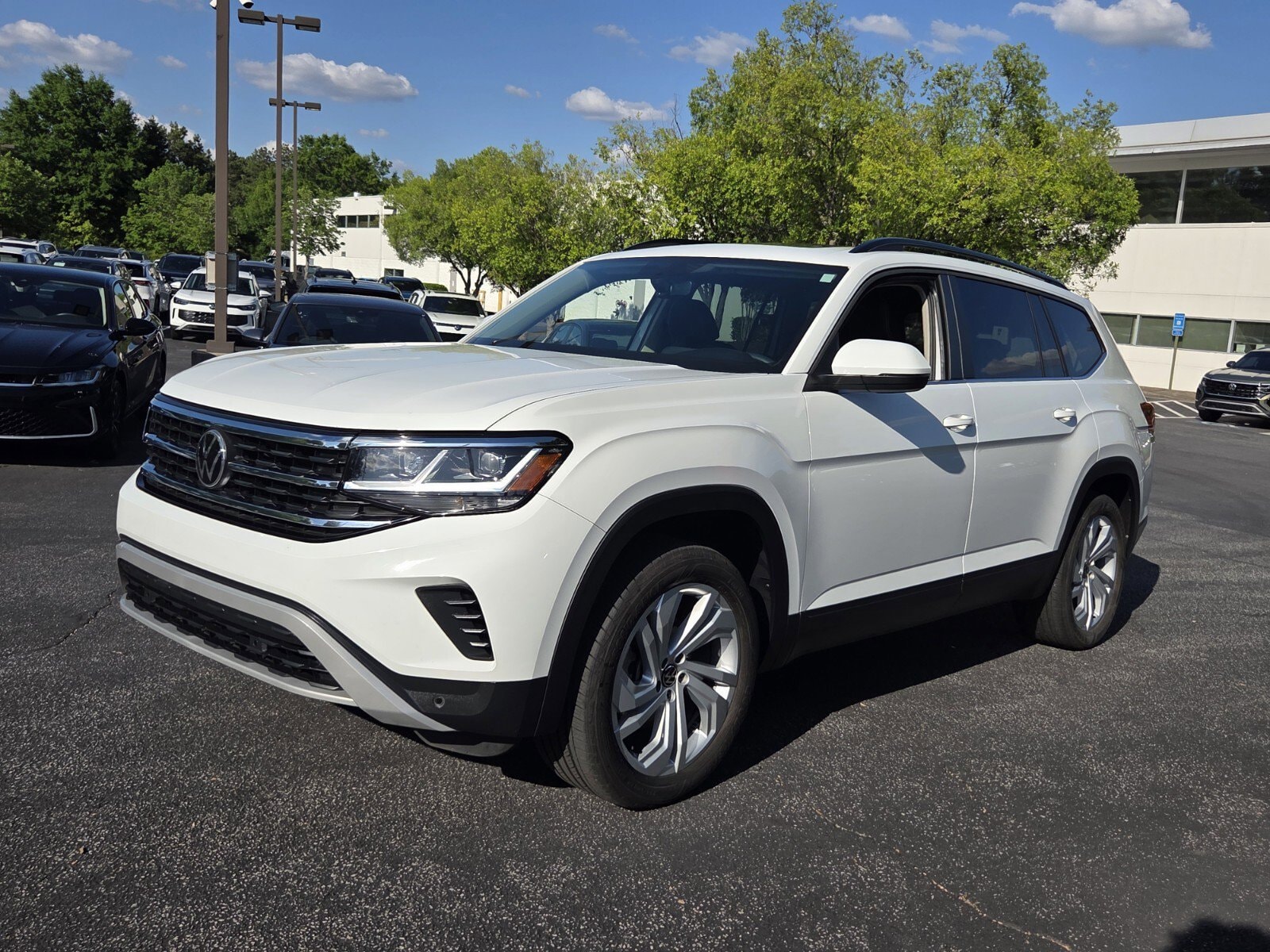 2022 Volkswagen Atlas 3.6L SE w/Tech's photo