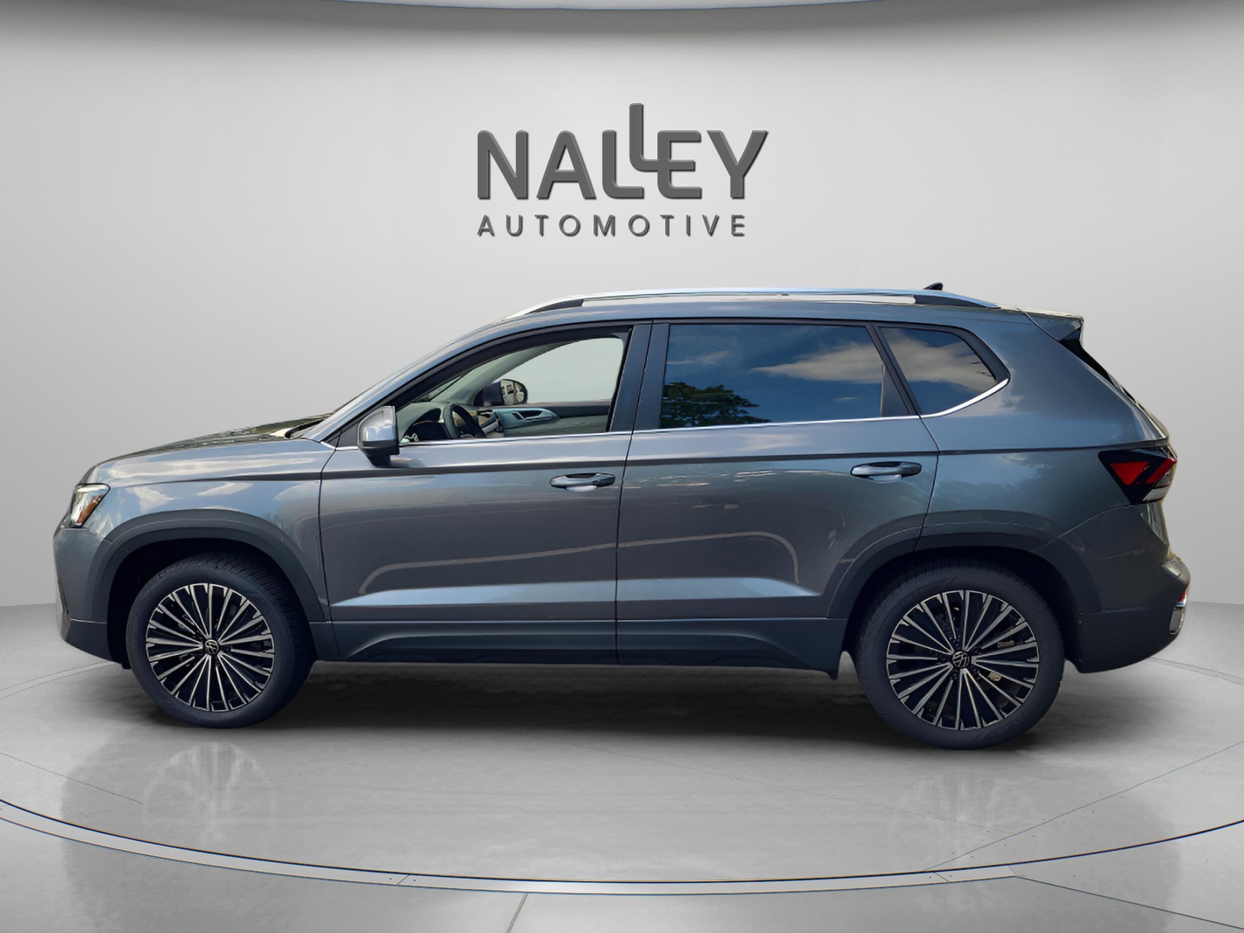2025 Volkswagen Taos SE photo 2