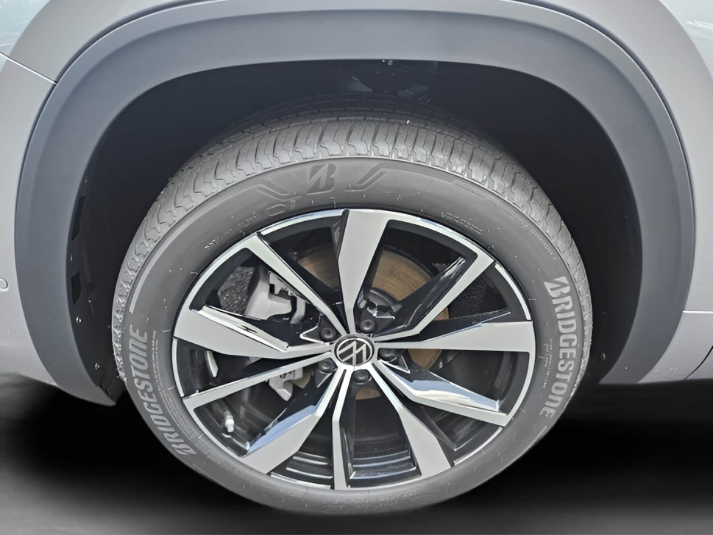 2025 Volkswagen Atlas Cross Sport SEL Premium R-LINE - Photo 32