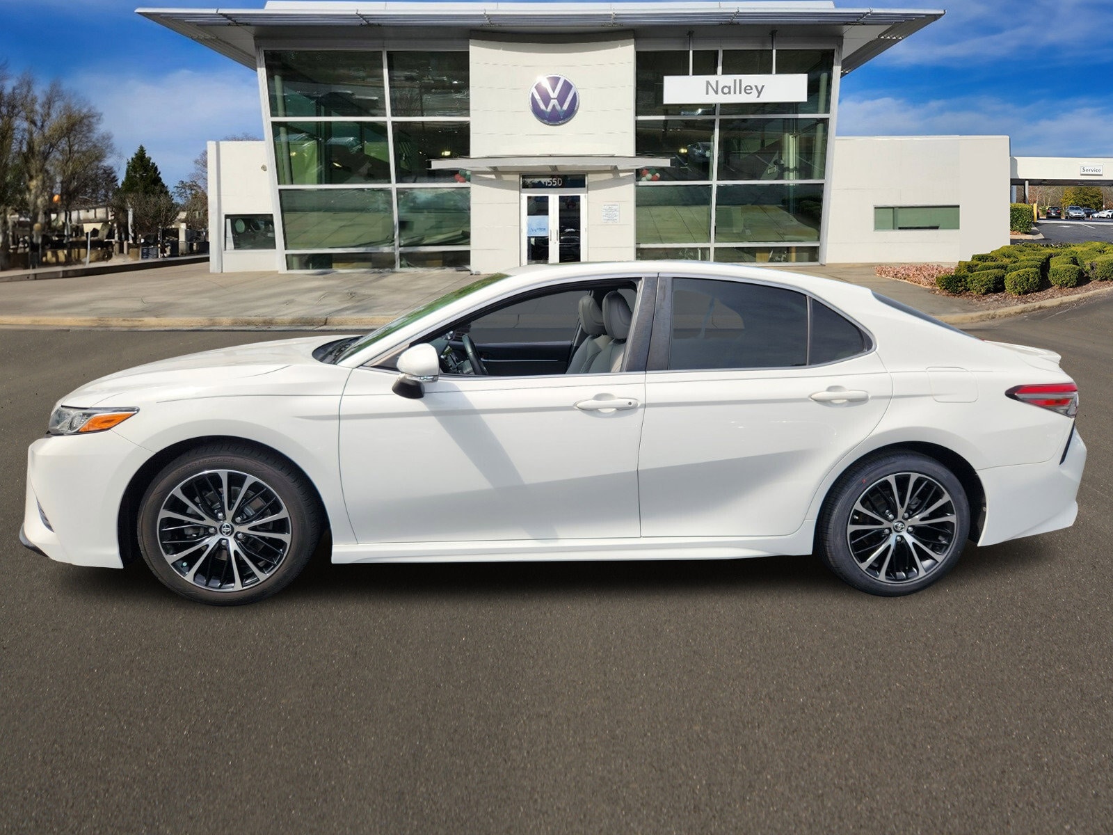 Used 2018 Toyota Camry SE with VIN JTNB11HK5J3008303 for sale in Alpharetta, GA
