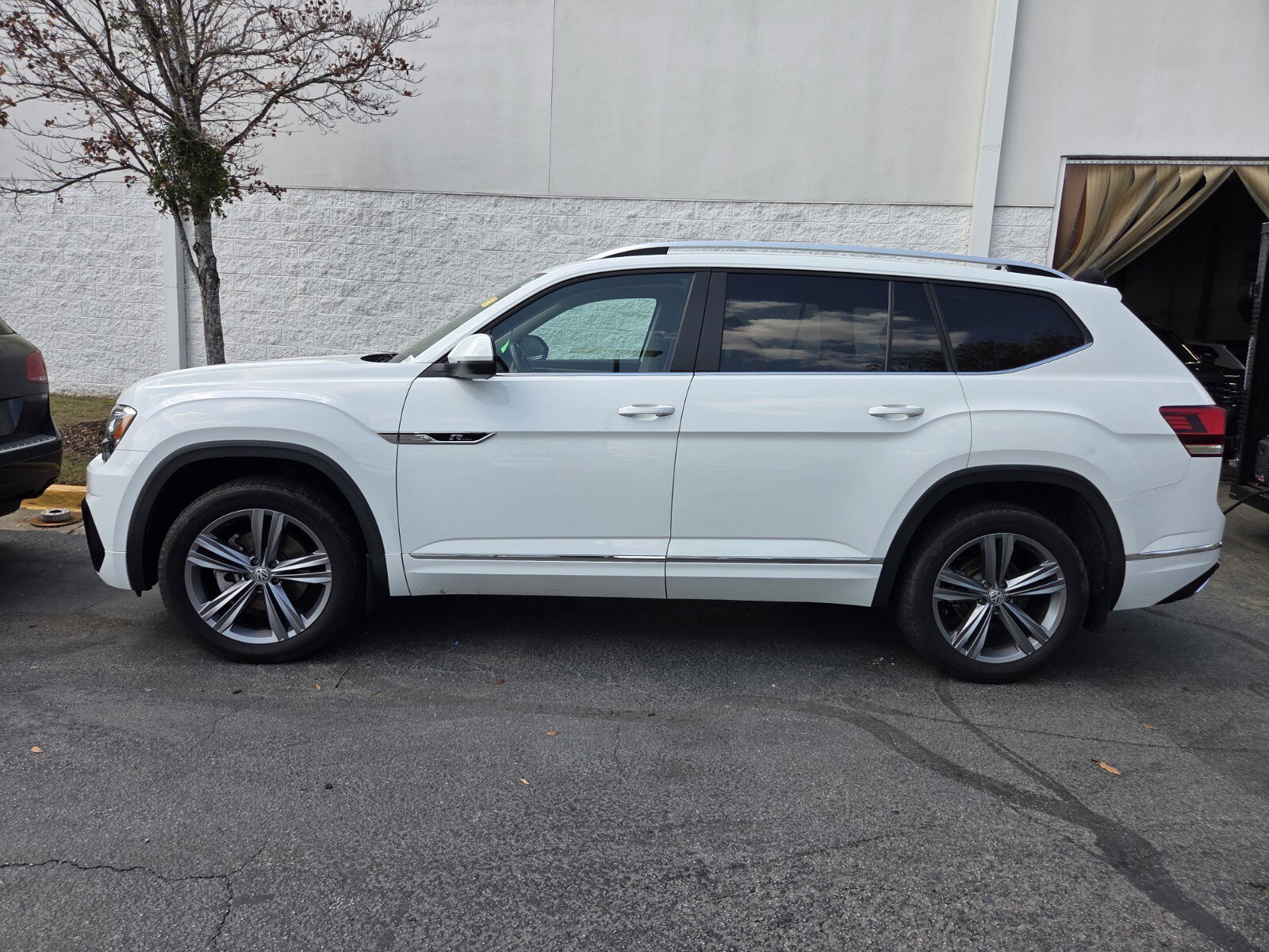 Used 2019 Volkswagen Atlas SE R-Line w/Tech with VIN 1V2XR2CA5KC546975 for sale in Alpharetta, GA