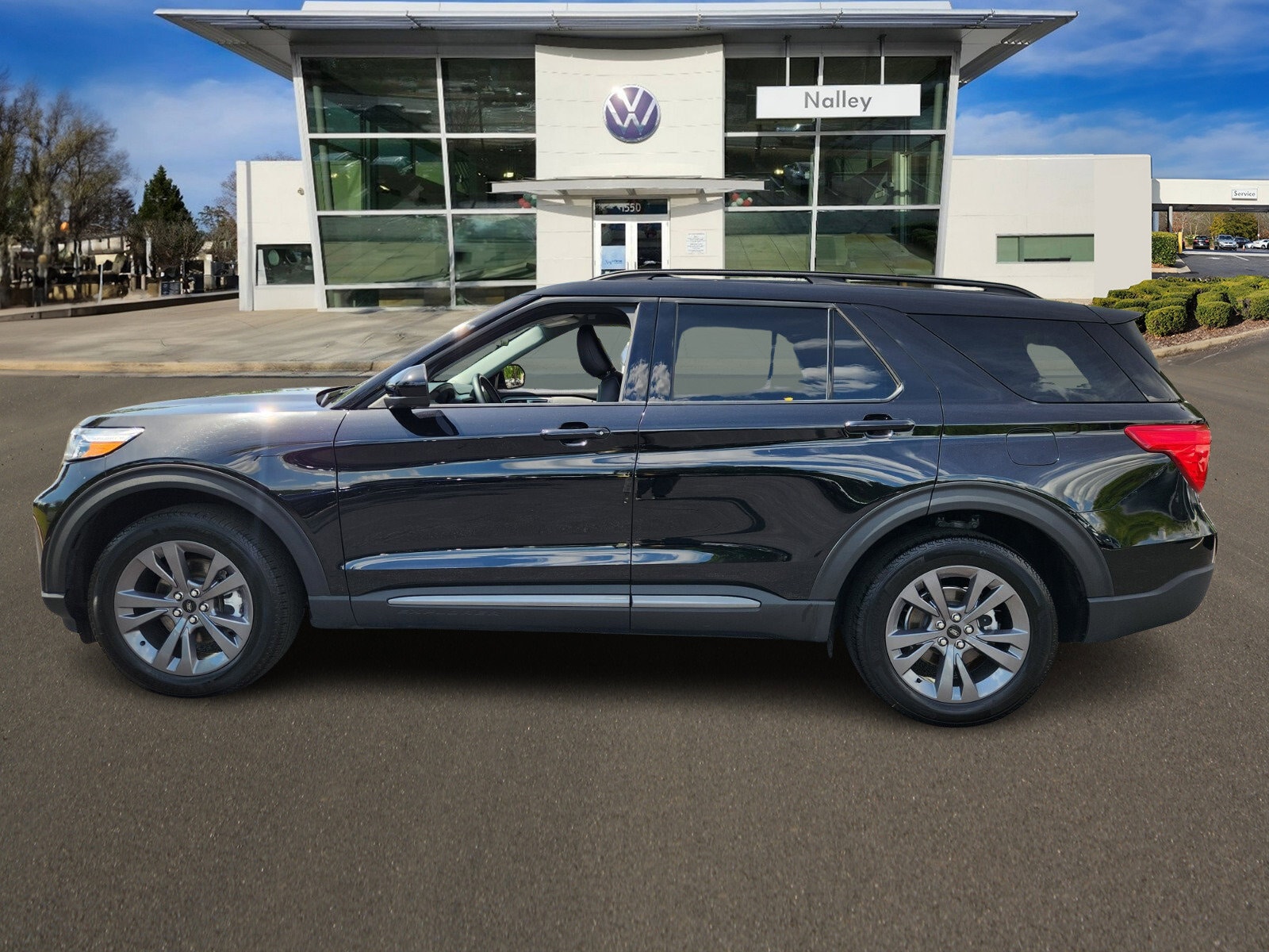 Used 2024 Ford Explorer XLT with VIN 1FMSK8DH9RGA49084 for sale in Alpharetta, GA