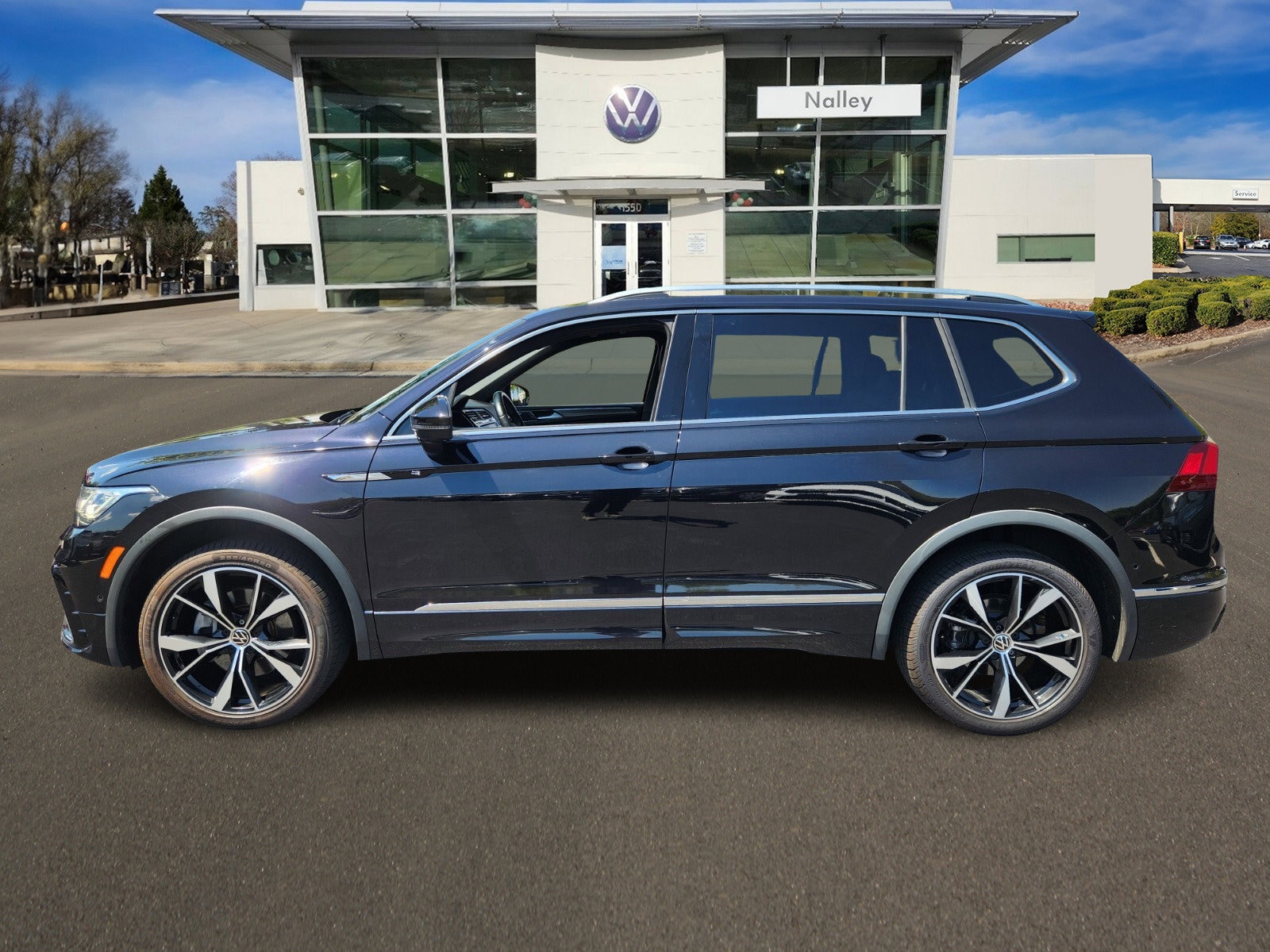 Used 2022 Volkswagen Tiguan SEL R-LINE with VIN 3VV4B7AXXNM013781 for sale in Alpharetta, GA