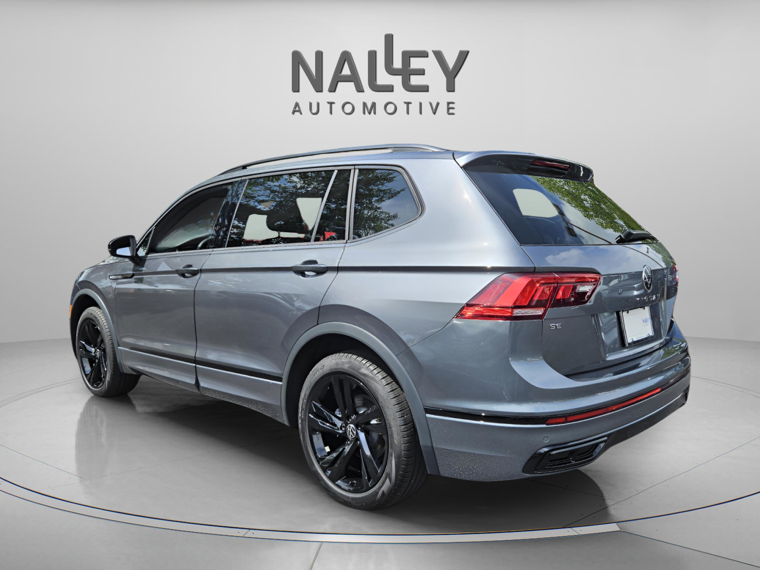 2024 Volkswagen Tiguan SE R-Line Black photo 3