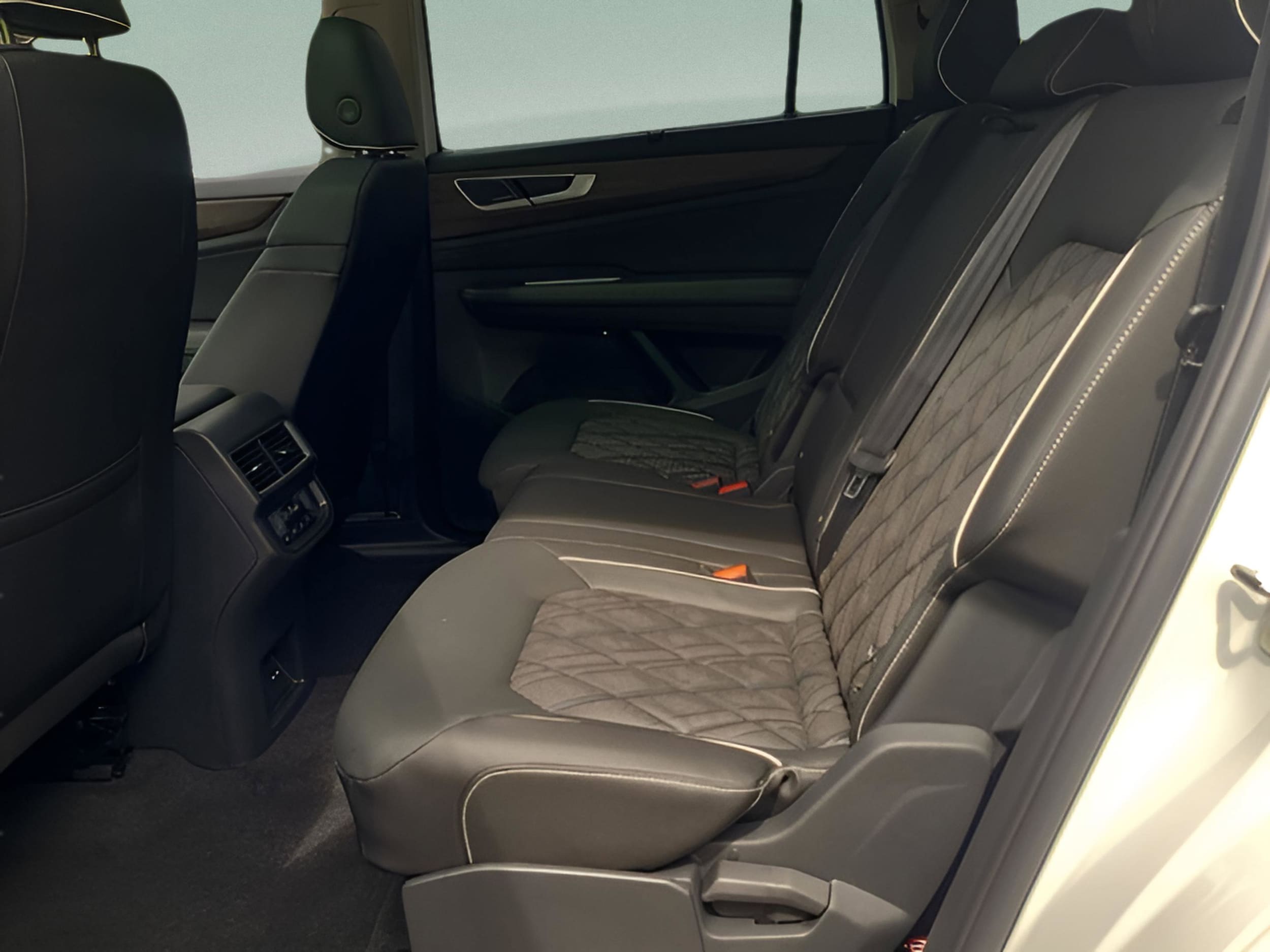 2026 Volkswagen Atlas SEL Premium R-Line - Photo 12
