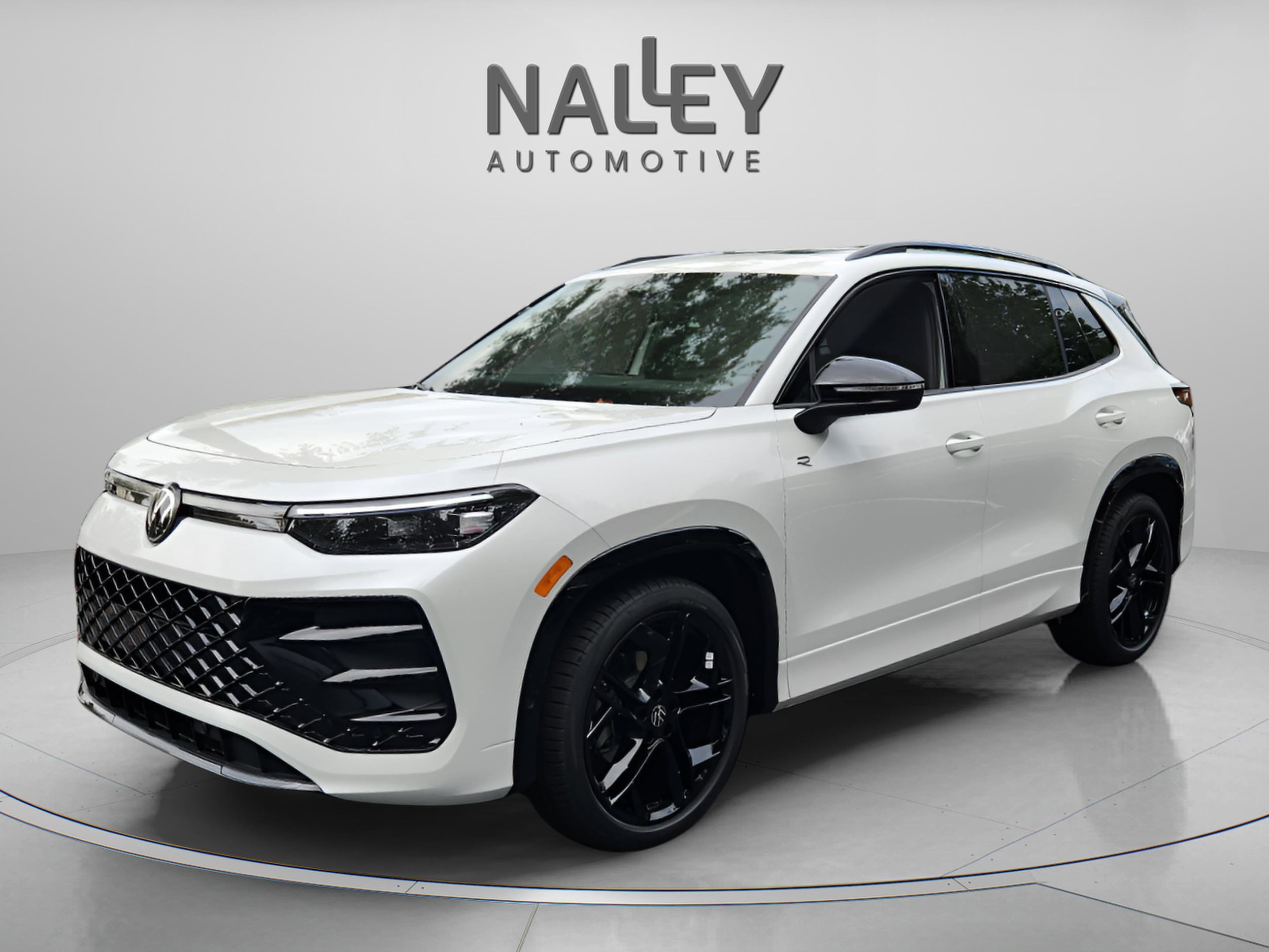 2025 Volkswagen Tiguan SE R-LINE BLACK's photo