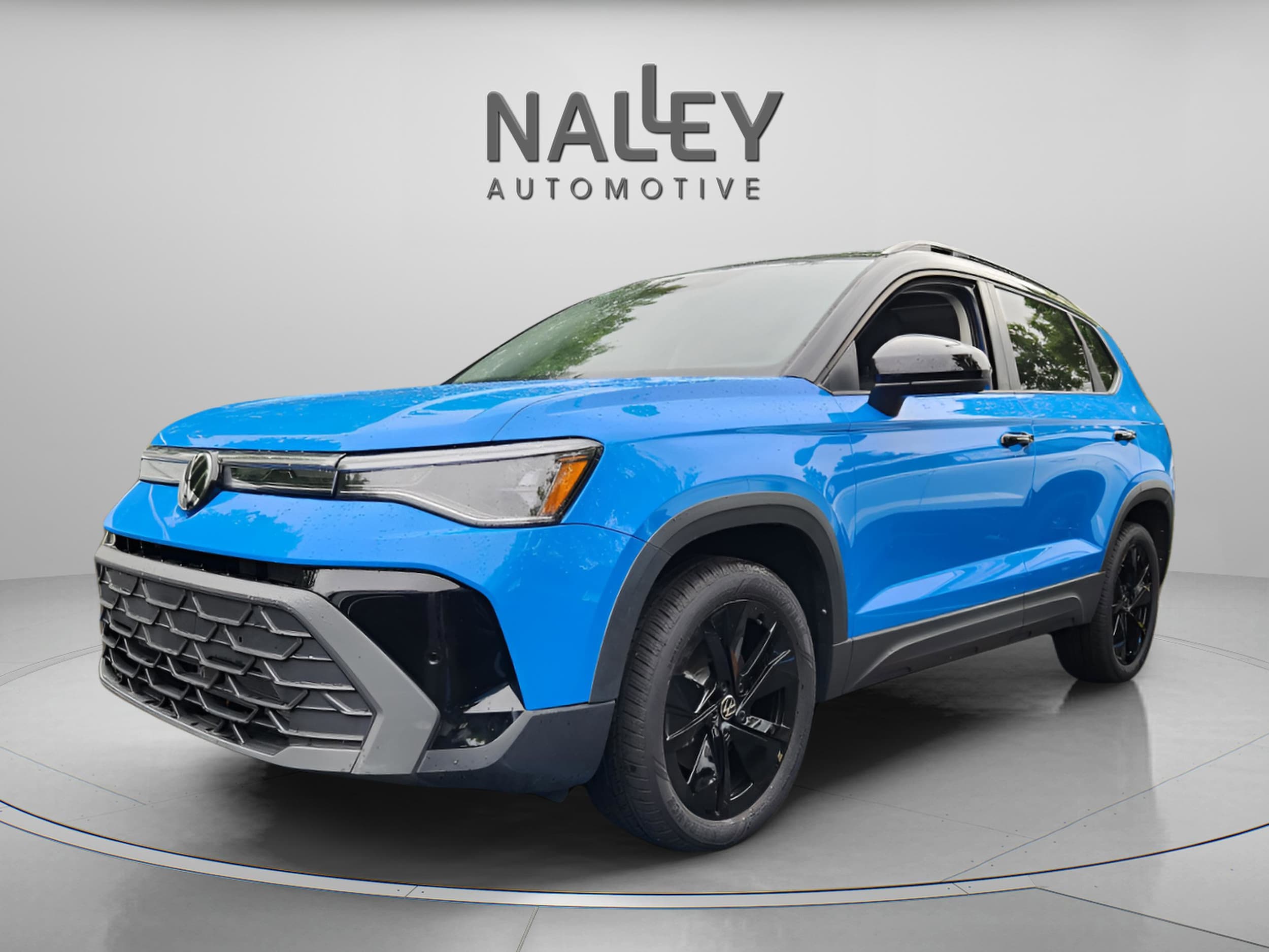 2025 Volkswagen Taos SE Black's photo