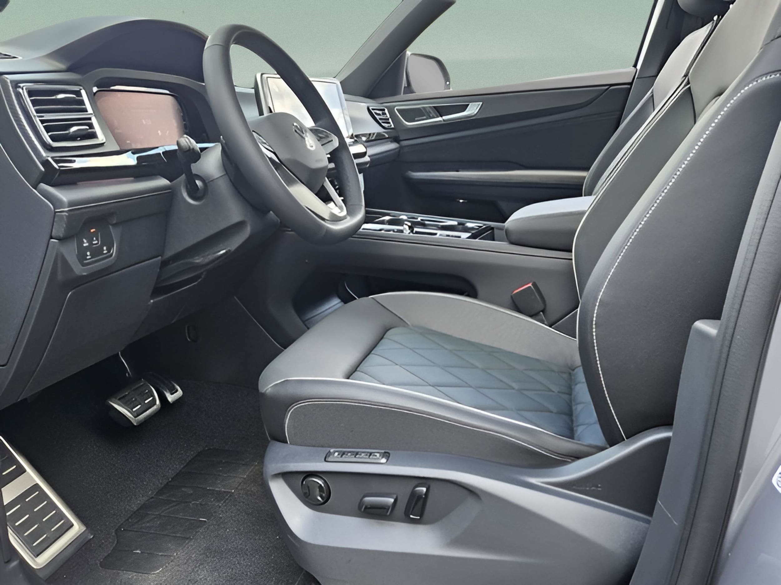 2025 Volkswagen Atlas Cross Sport SEL Premium R-LINE - Photo 12