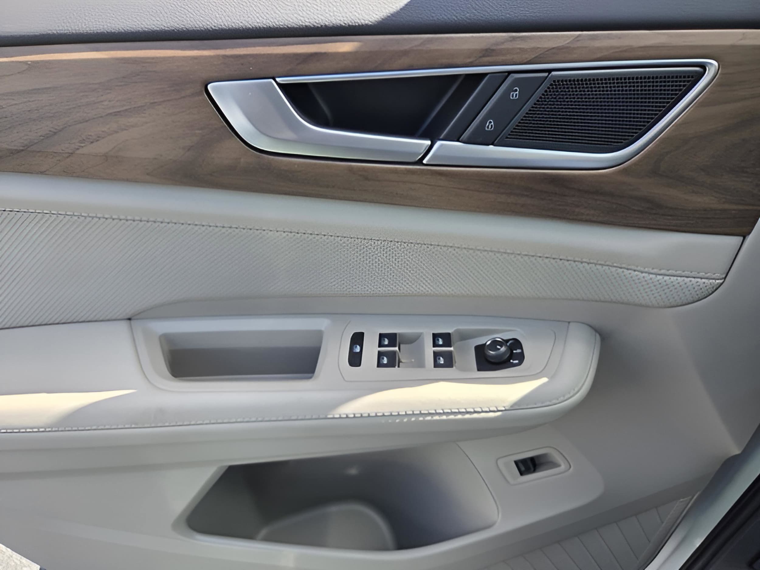 2026 Volkswagen Atlas SE w/Tech - Photo 20