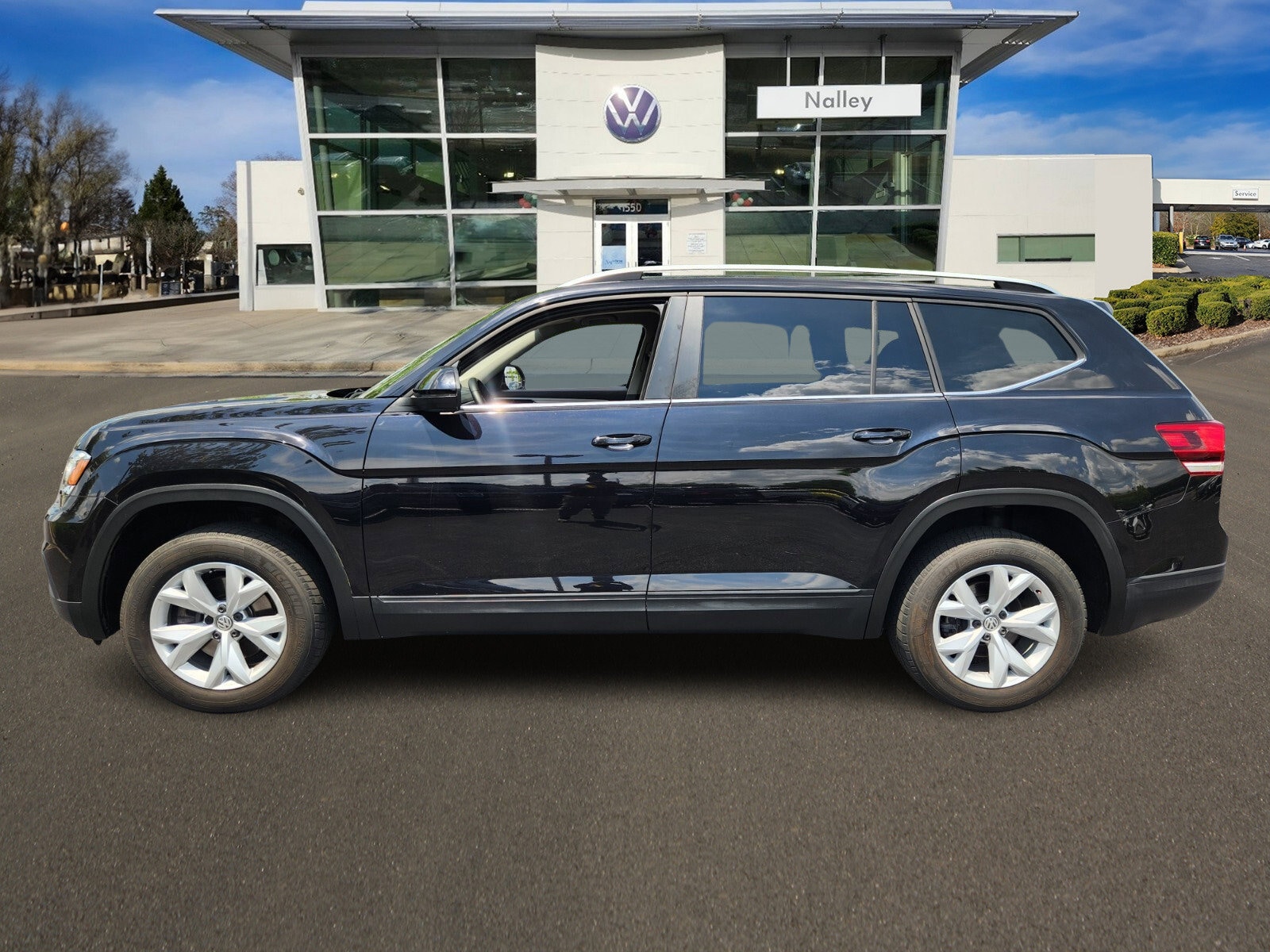Used 2018 Volkswagen Atlas SE with VIN 1V2CR2CA0JC506476 for sale in Alpharetta, GA