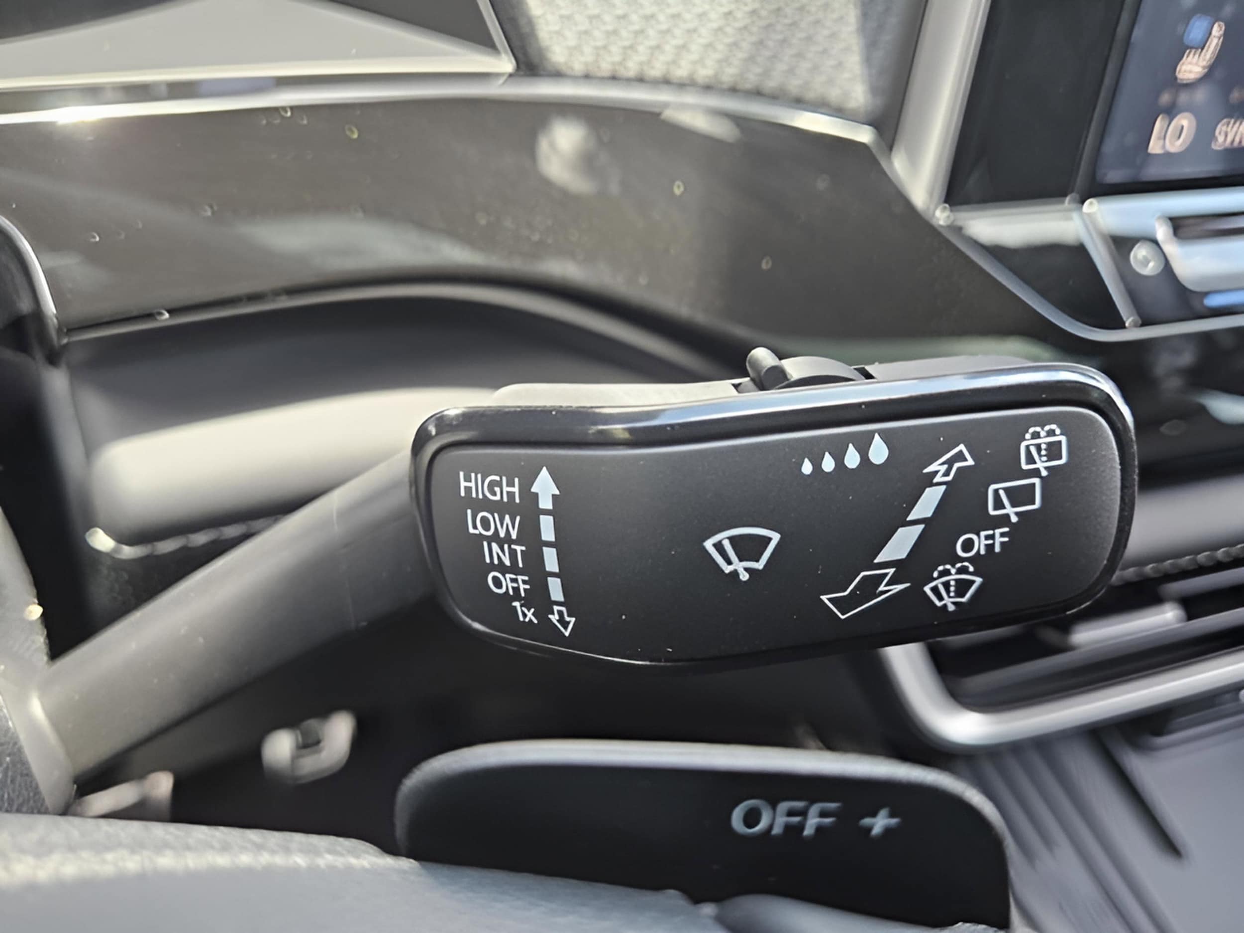 2025 Volkswagen Atlas Cross Sport SEL Premium R-LINE - Photo 19