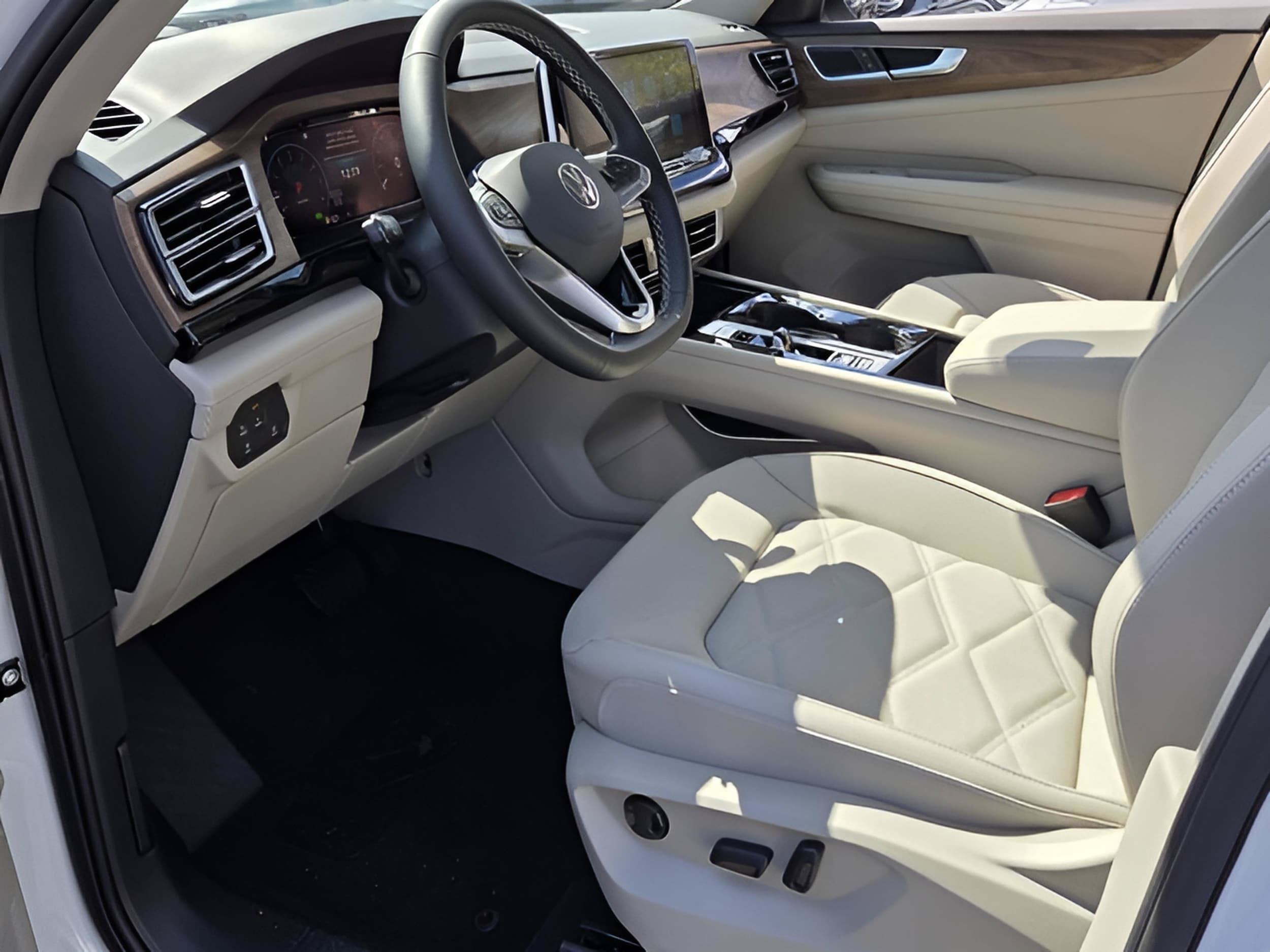 2026 Volkswagen Atlas SE w/Tech - Photo 14