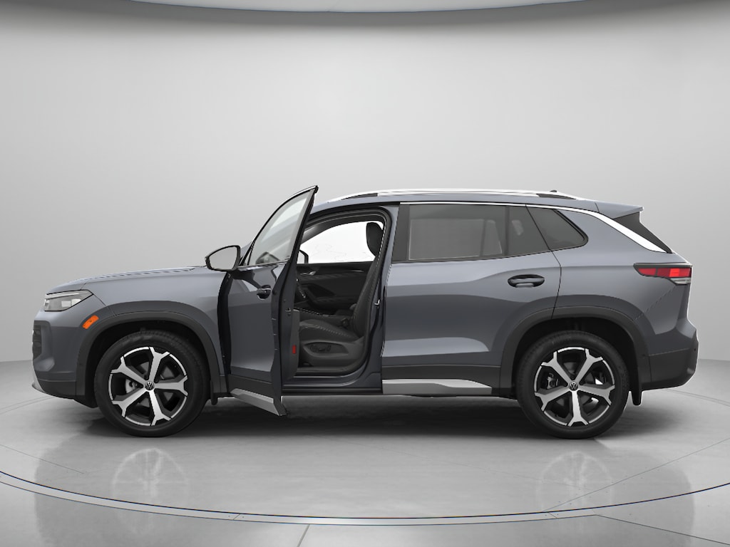 Used 2025 Volkswagen Tiguan SE SUV