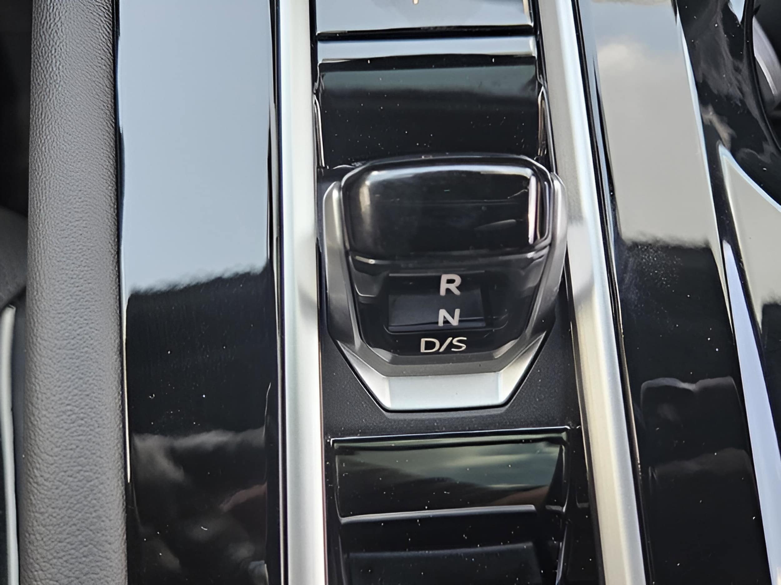 2025 Volkswagen Atlas Cross Sport SEL Premium R-LINE - Photo 26