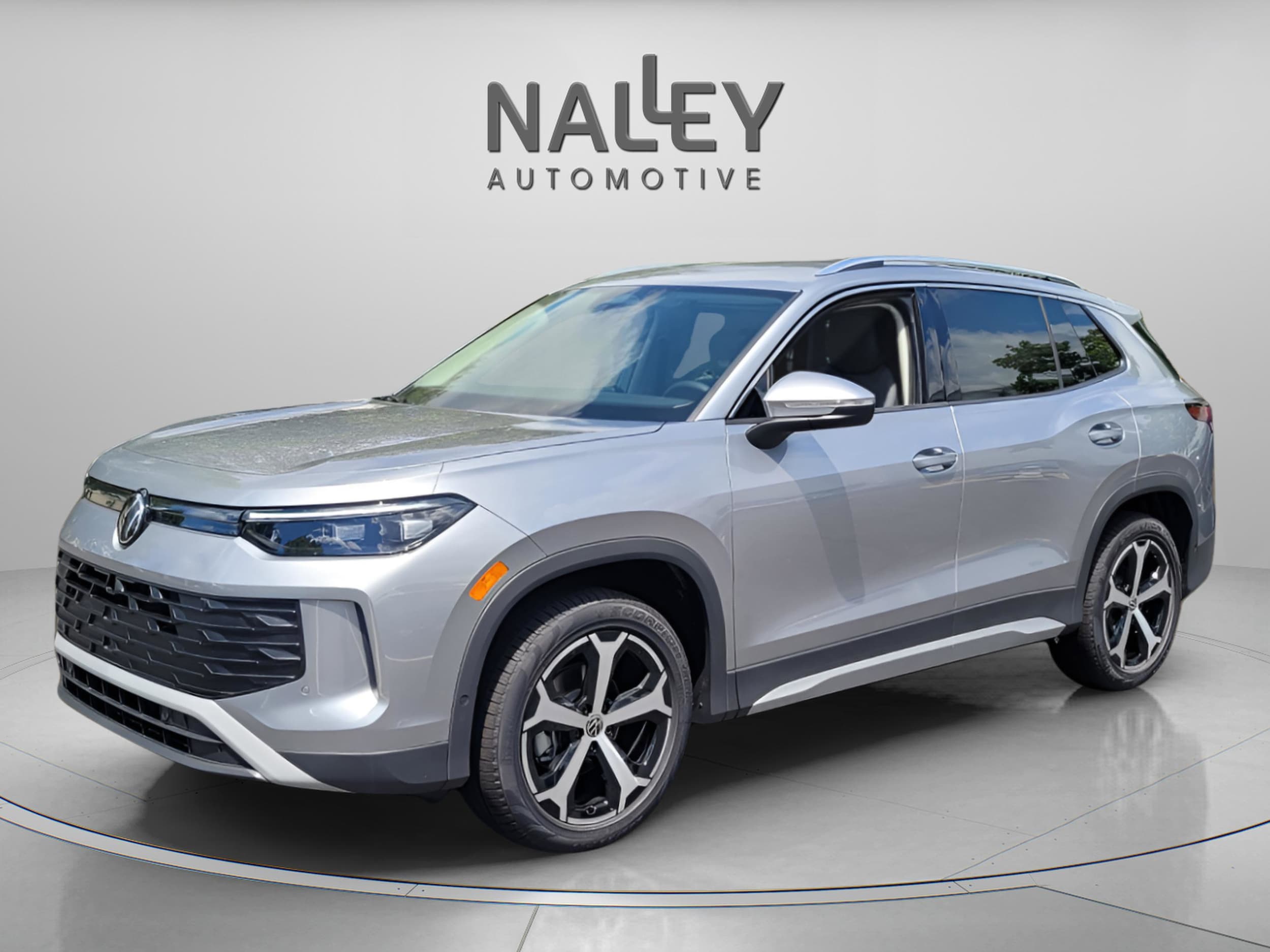 2025 Volkswagen Tiguan SE's photo