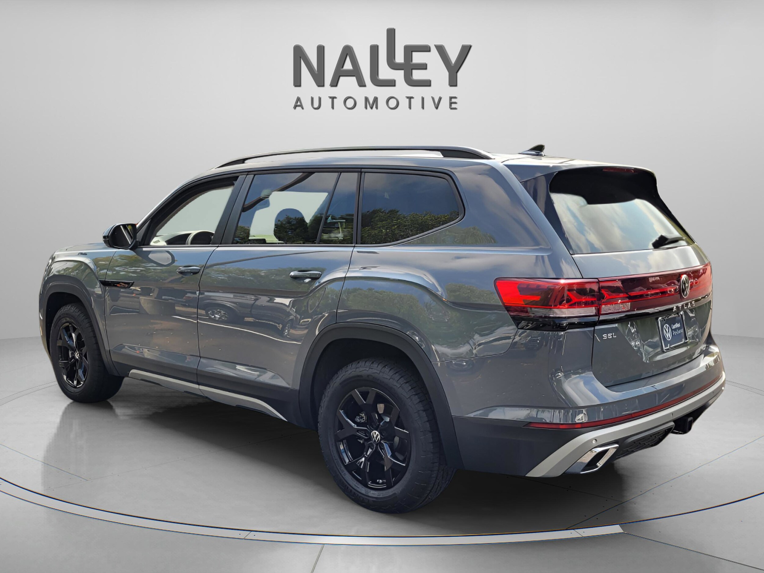 2024 Volkswagen Atlas Peak Edition SEL photo 2