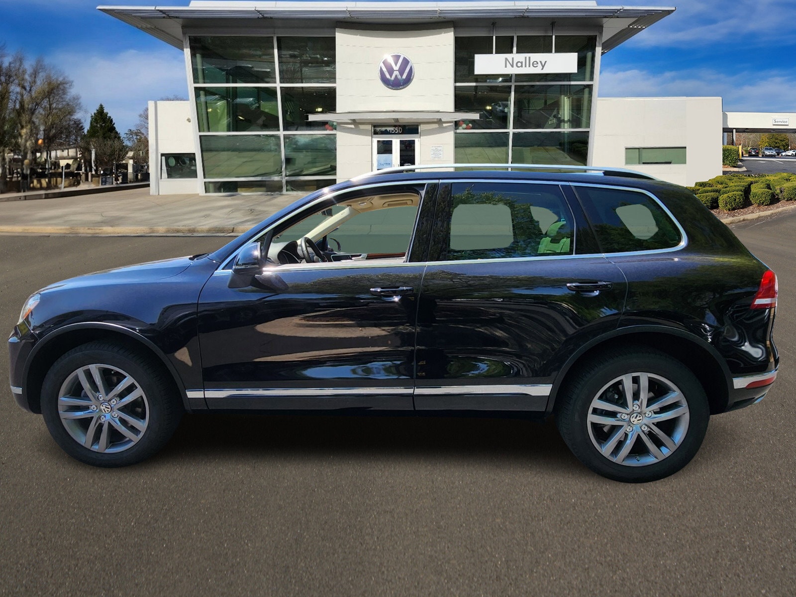 Used 2016 Volkswagen Touareg Lux with VIN WVGEP9BP9GD006202 for sale in Alpharetta, GA