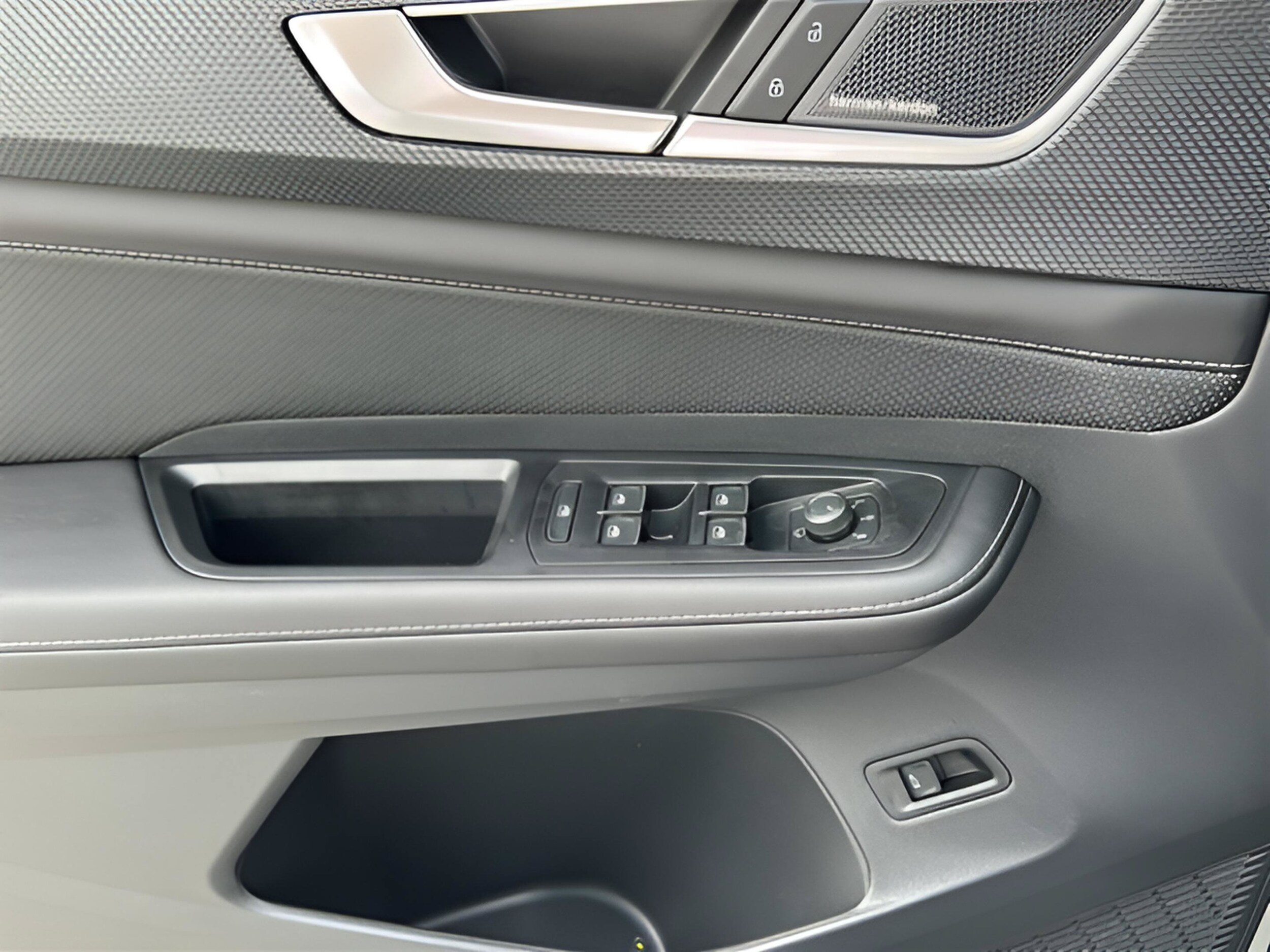 2026 Volkswagen Atlas Cross Sport SEL Premium R-LINE - Photo 19