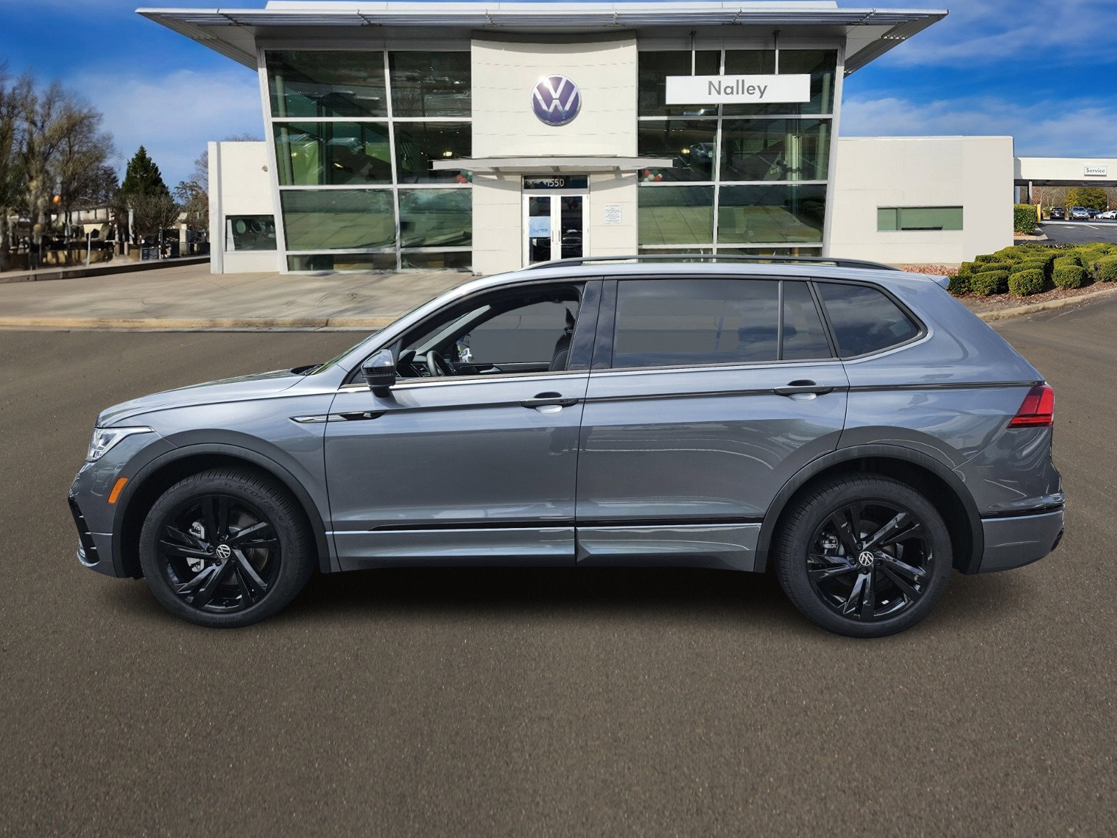 Used 2024 Volkswagen Tiguan SE R-LINE BLACK with VIN 3VVCB7AX0RM107752 for sale in Alpharetta, GA