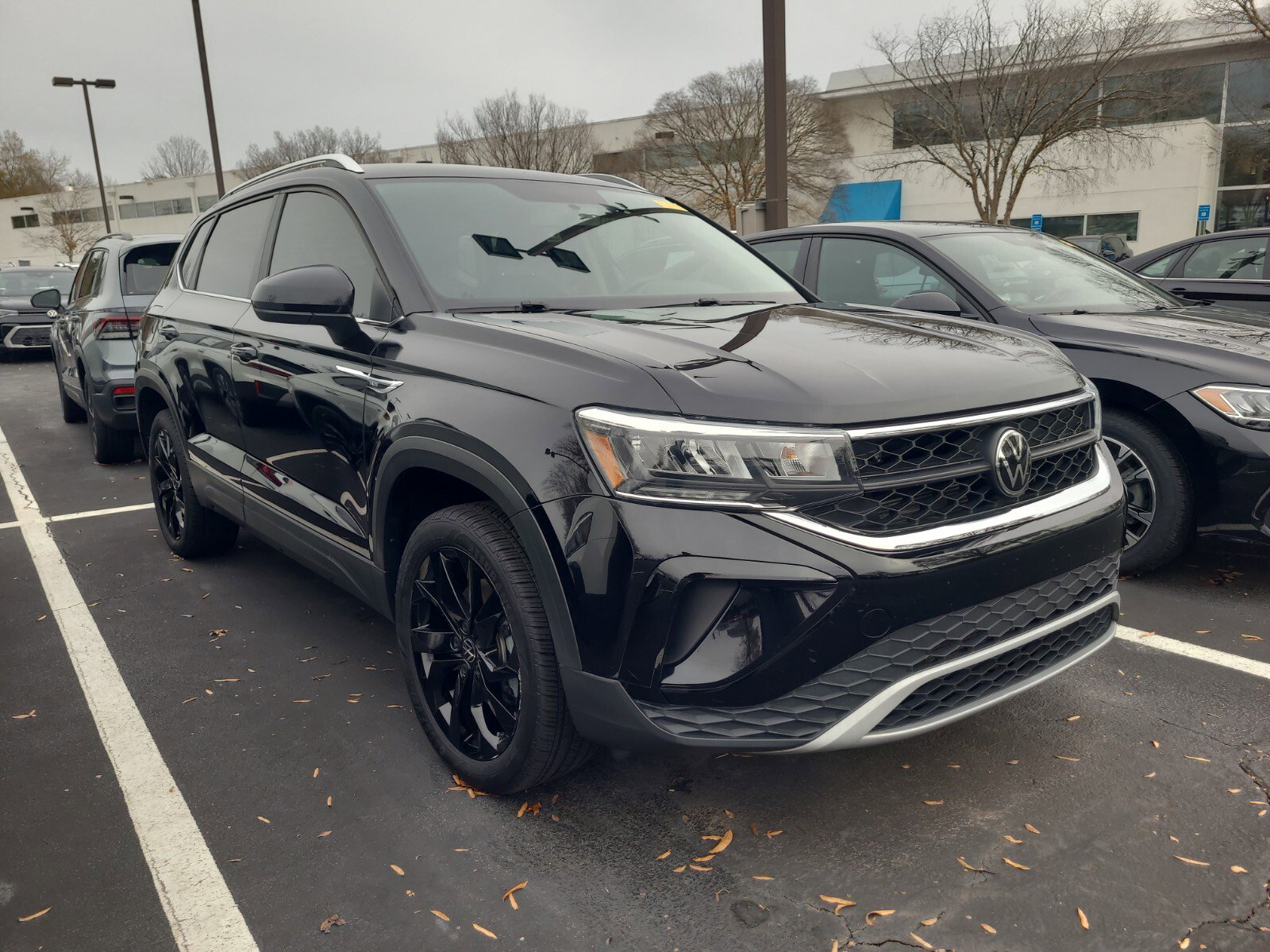 2022 Volkswagen Taos SE's photo