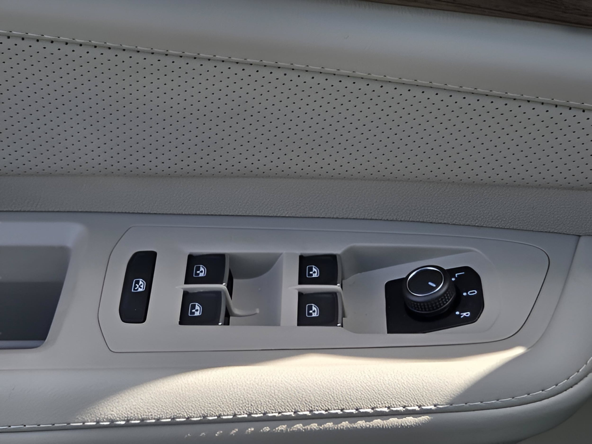 2026 Volkswagen Atlas SE w/Tech - Photo 21