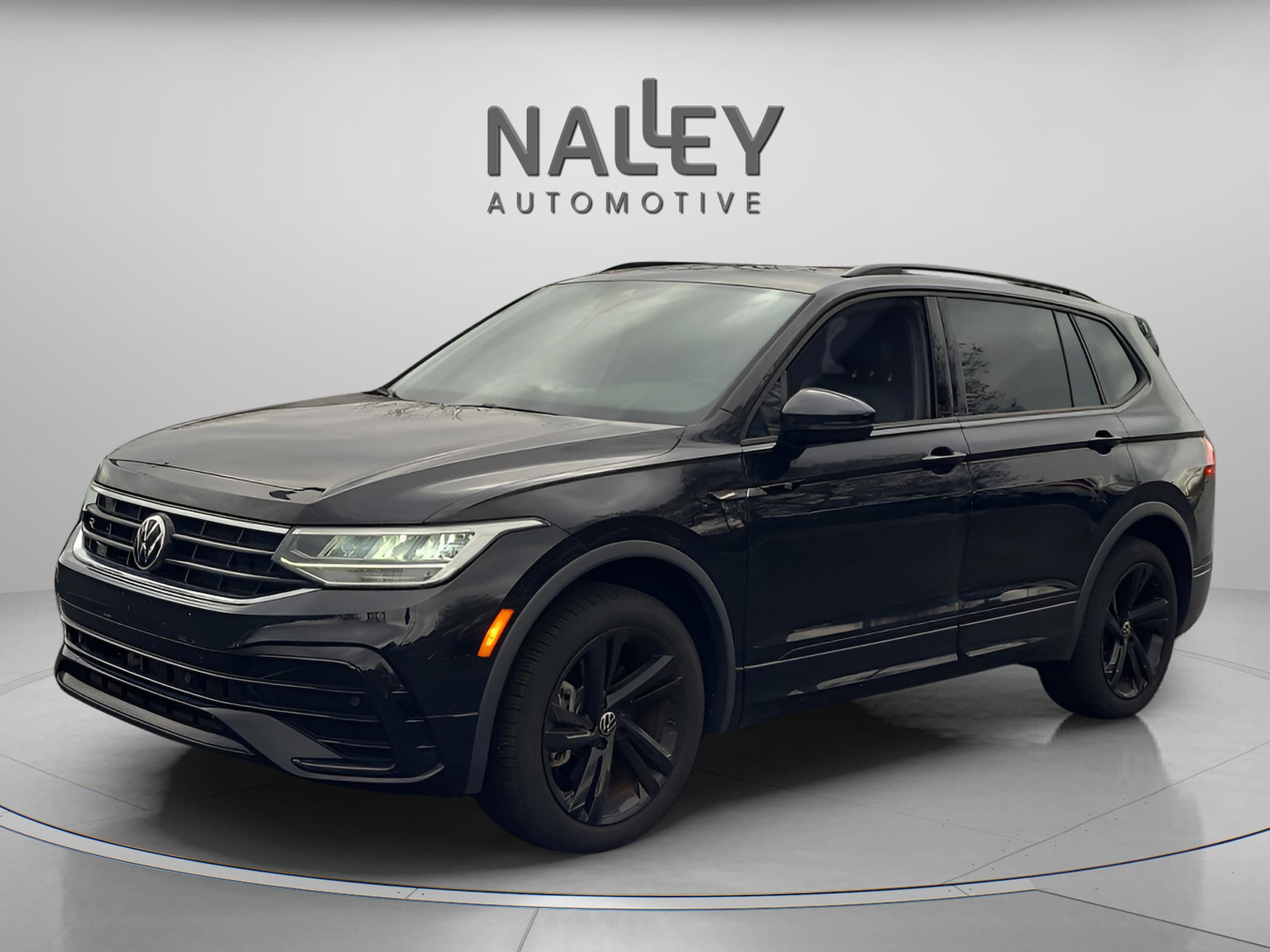 2023 Volkswagen Tiguan SE R-LINE BLACK's photo