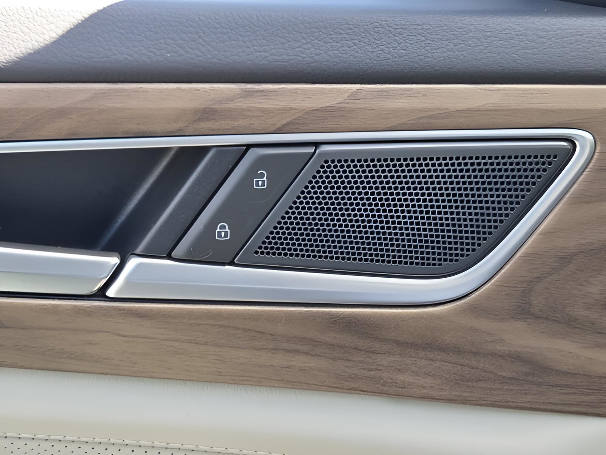2026 Volkswagen Atlas SE w/Tech - Photo 22