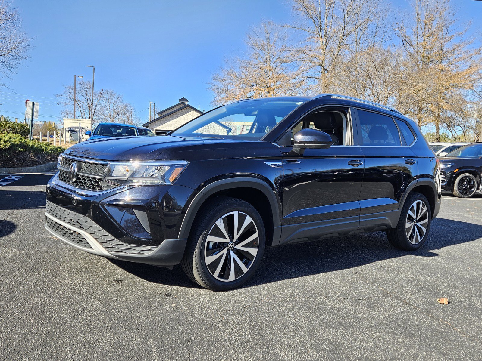 2023 Volkswagen Taos SE's photo