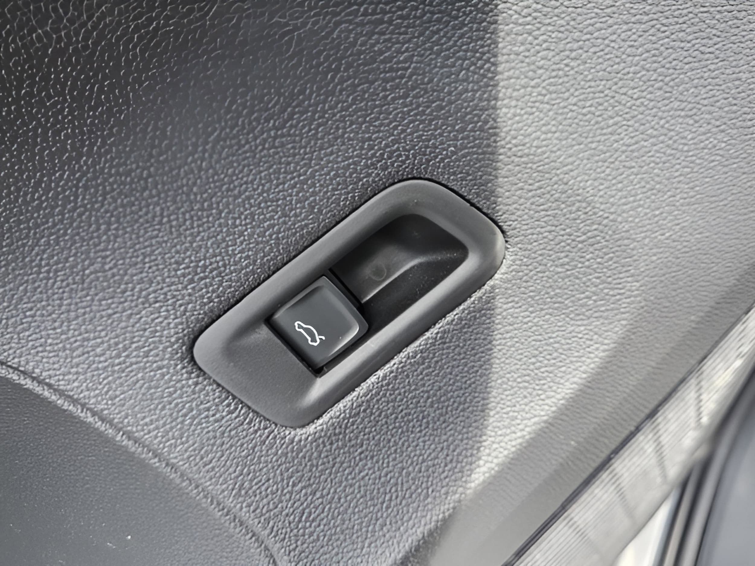 2025 Volkswagen Atlas Cross Sport SEL Premium R-LINE - Photo 16