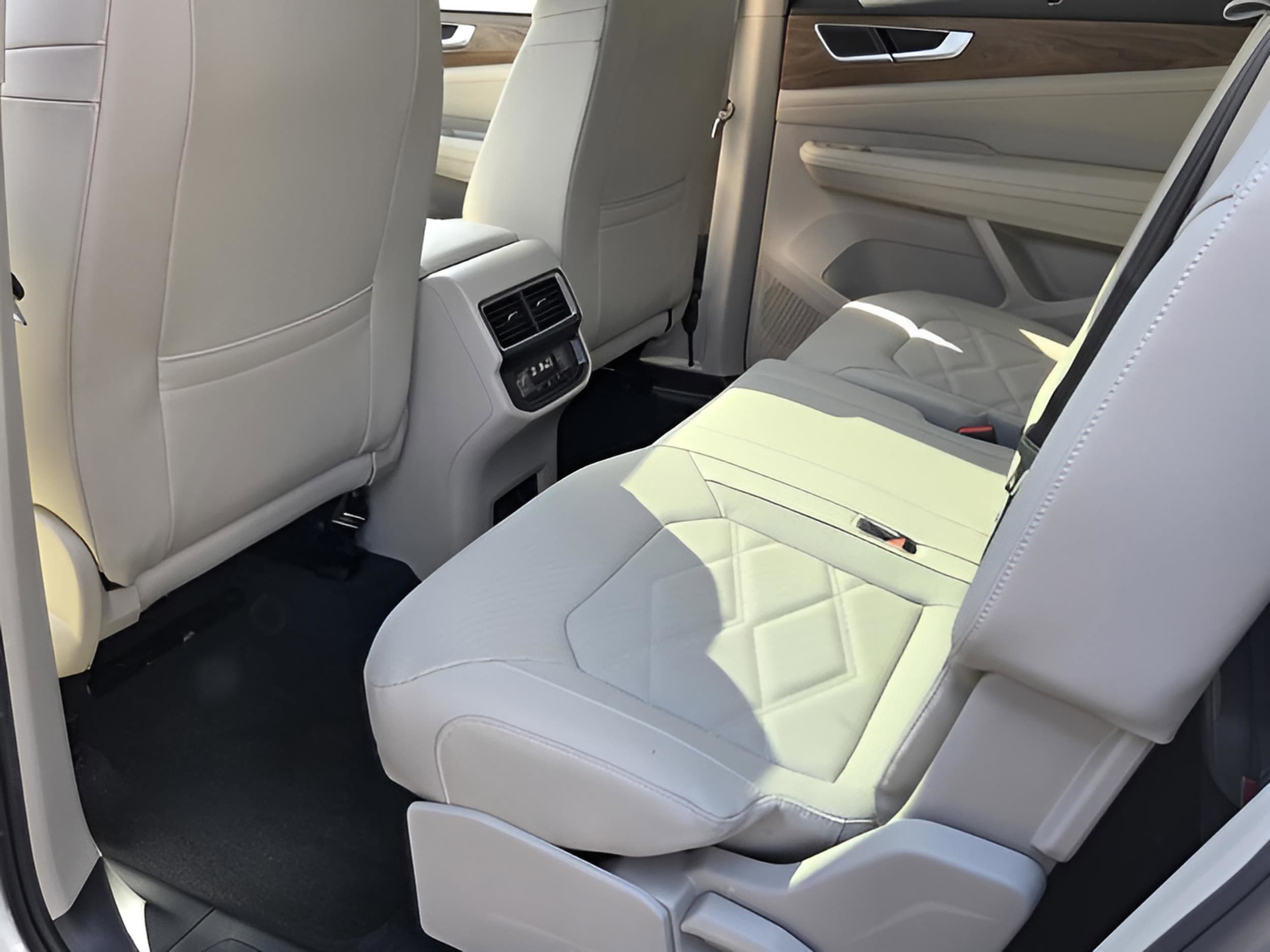 2026 Volkswagen Atlas SE w/Tech - Photo 9
