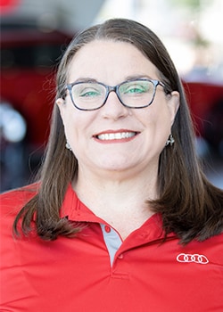 Staff member Crissie Carter from ID_3e9bdbde9ab6