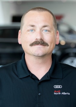 Staff member Robert Magnus from ID_99f0e65a4367