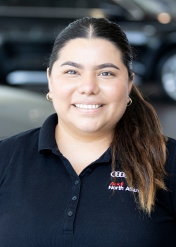 Staff member Angie Lopez from ID_99f0e65a4367