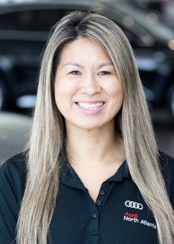 Staff member Kay Khim from ID_99f0e65a4367