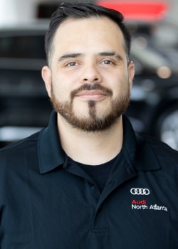Staff member Melbin Grajales from ID_99f0e65a4367