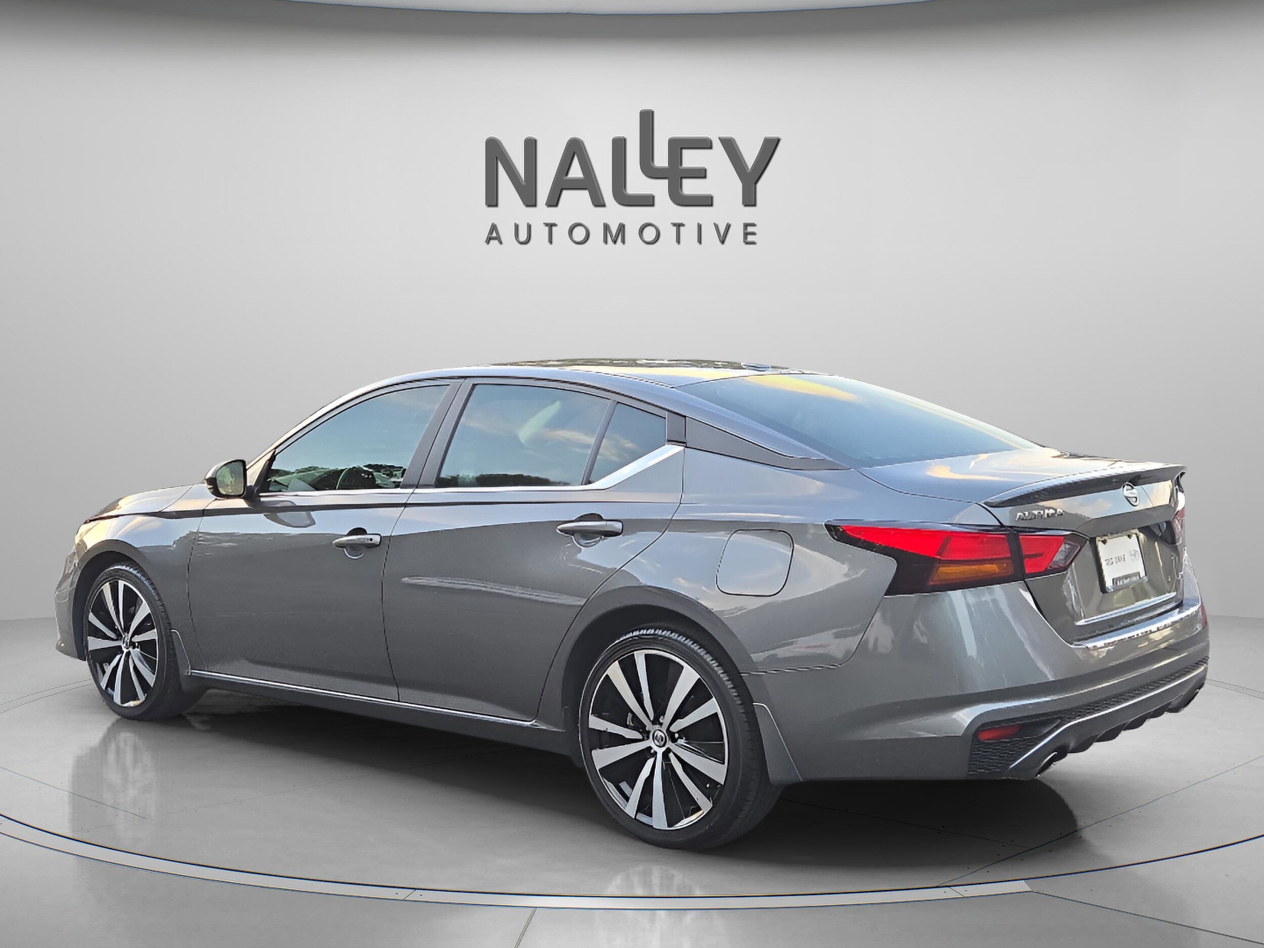 2019 Nissan Altima 2.5 SR photo 3