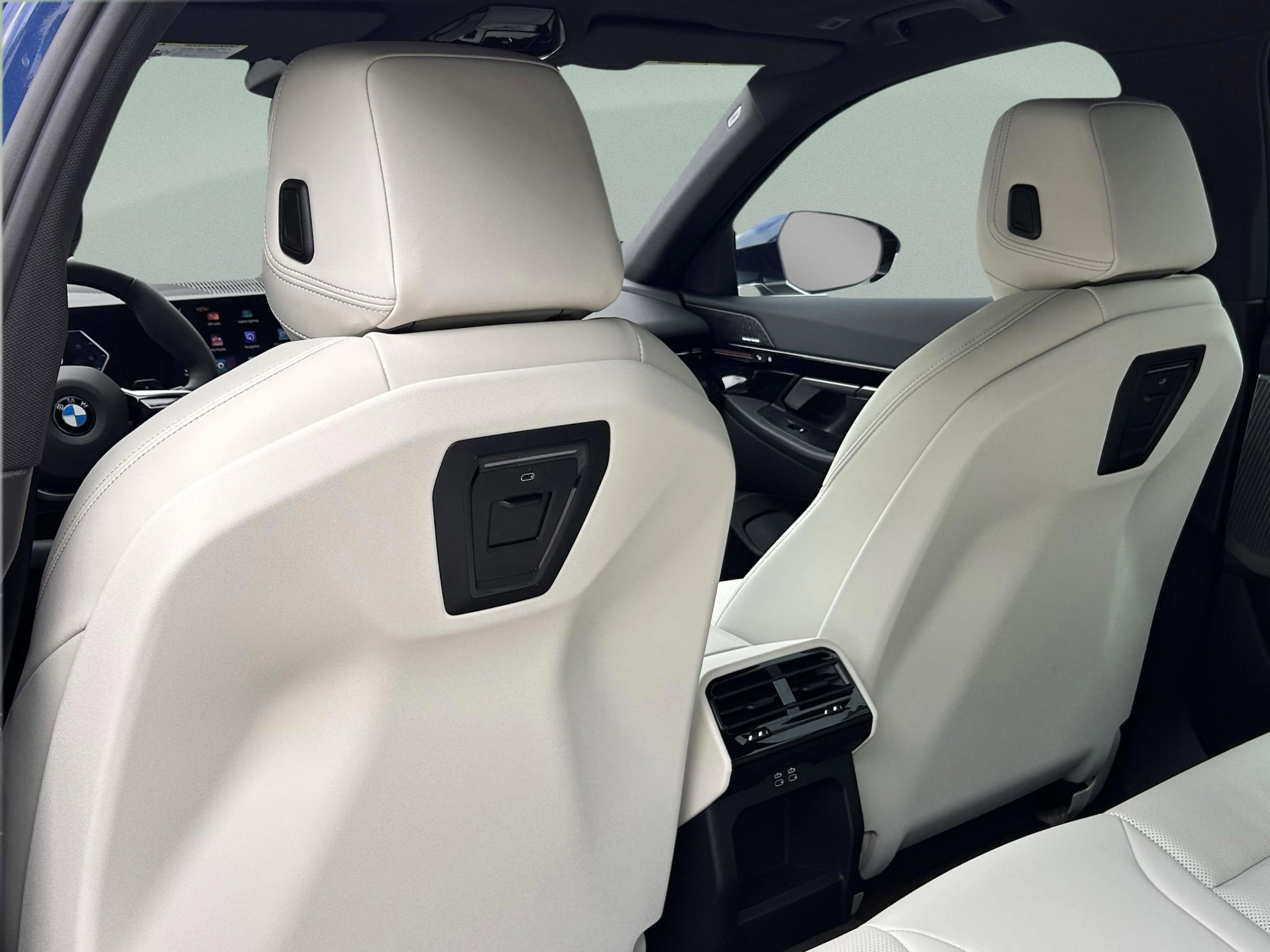 2025 BMW 5 Series 530i - Photo 27